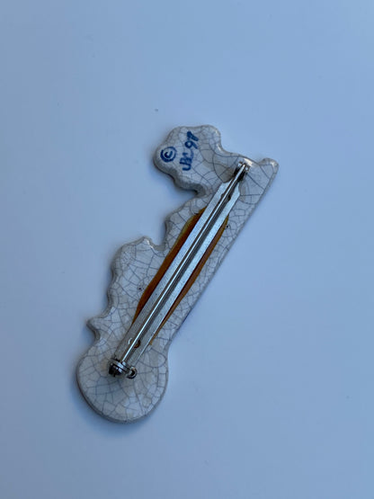 Vintage Hand-Painted Delft Style Cat & Floral Shelf Ceramic Brooch – Blue & White Artisan Pin