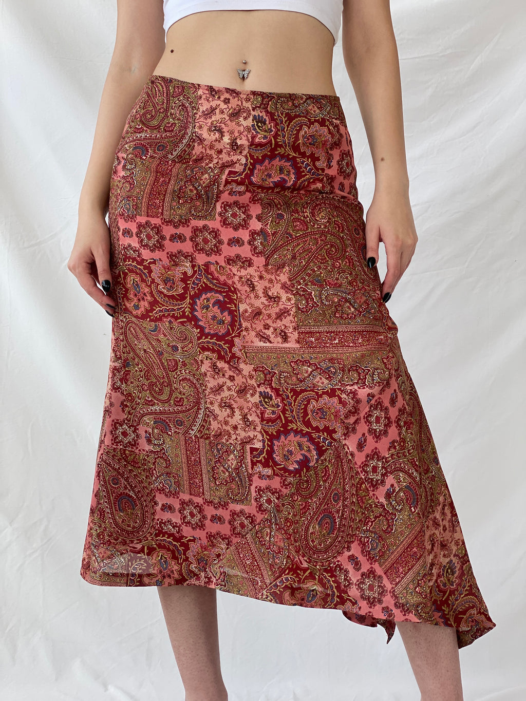 تنورة متوسطة الطول بطبعة بيزلي مانديلا وردية جميلة من كارلوس دي ميغيل - مقاس كبير