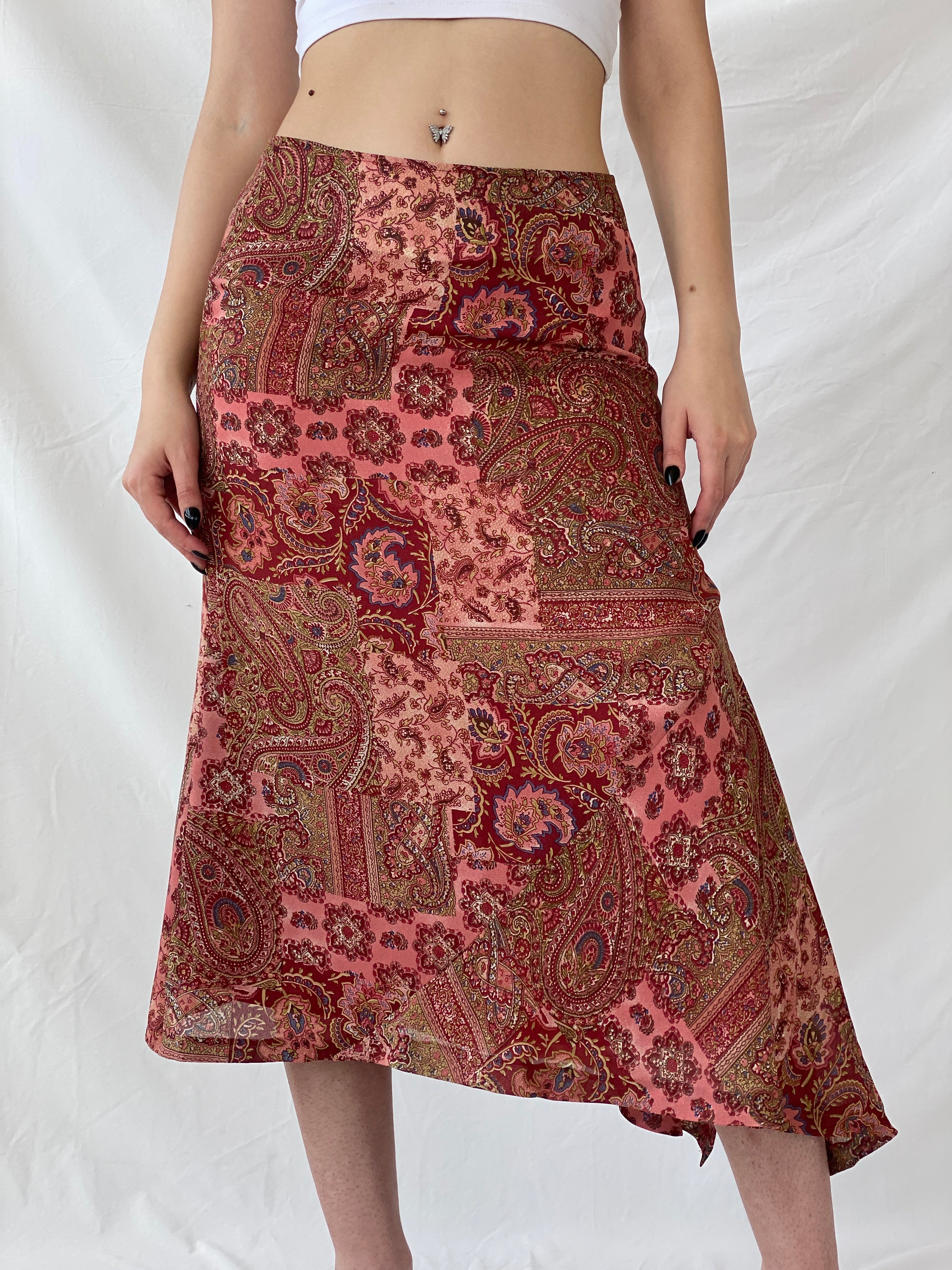 تنورة متوسطة الطول بطبعة بيزلي مانديلا وردية جميلة من كارلوس دي ميغيل - مقاس كبير