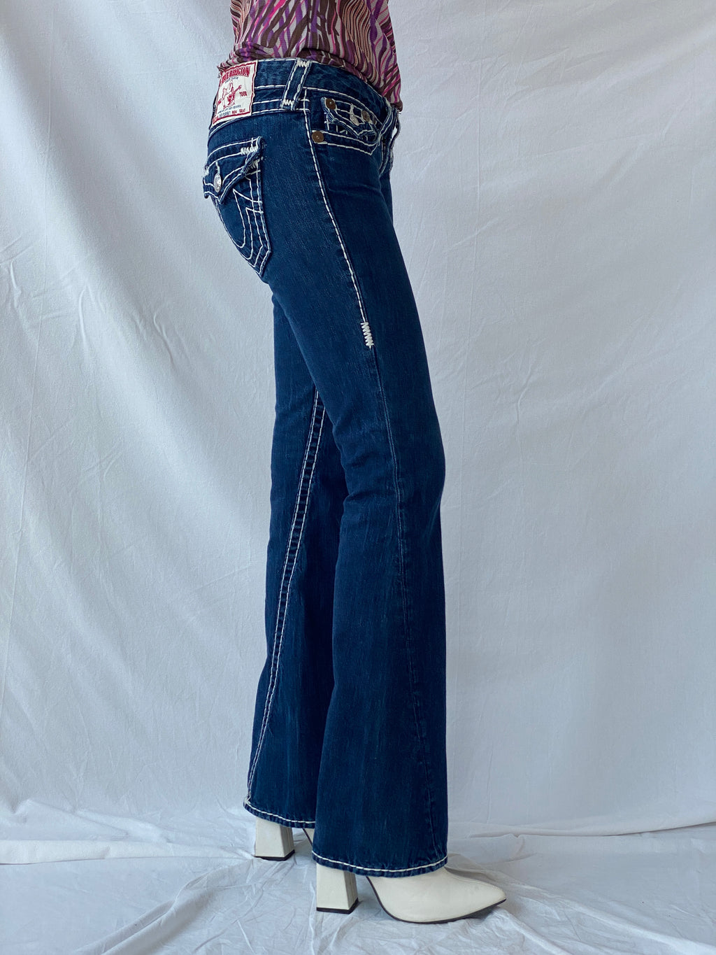 بنطلون جينز داكن Y2K Big Stitch True Religion منخفض الخصر وواسع الساق - 36EUR