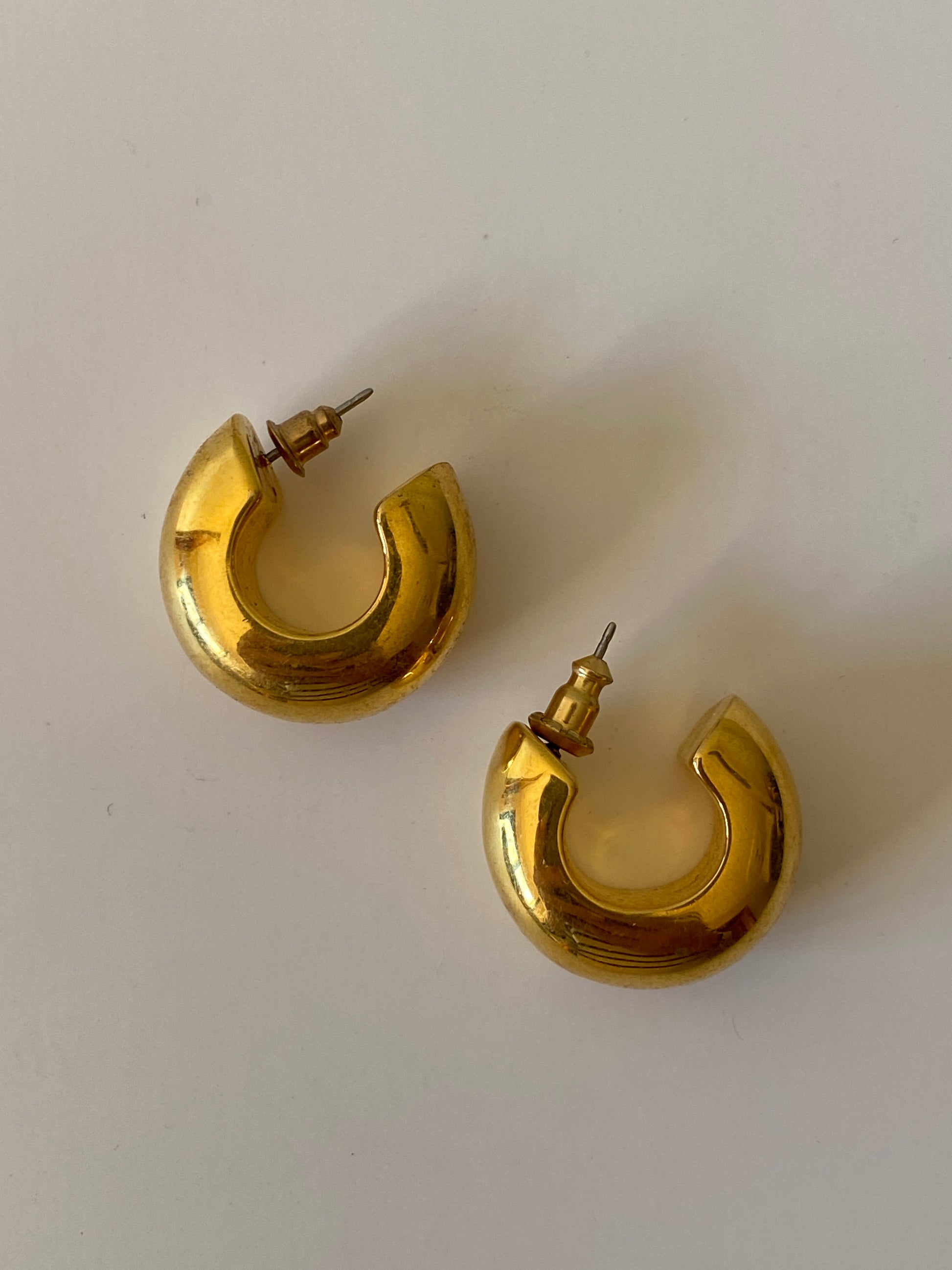 Vintage Chunky Gold-Tone Hoop Earrings Bold 90s Statement Hoops Vintage Chunky Gold-Tone Hoop Earrings Bold 90s Statement Hoops