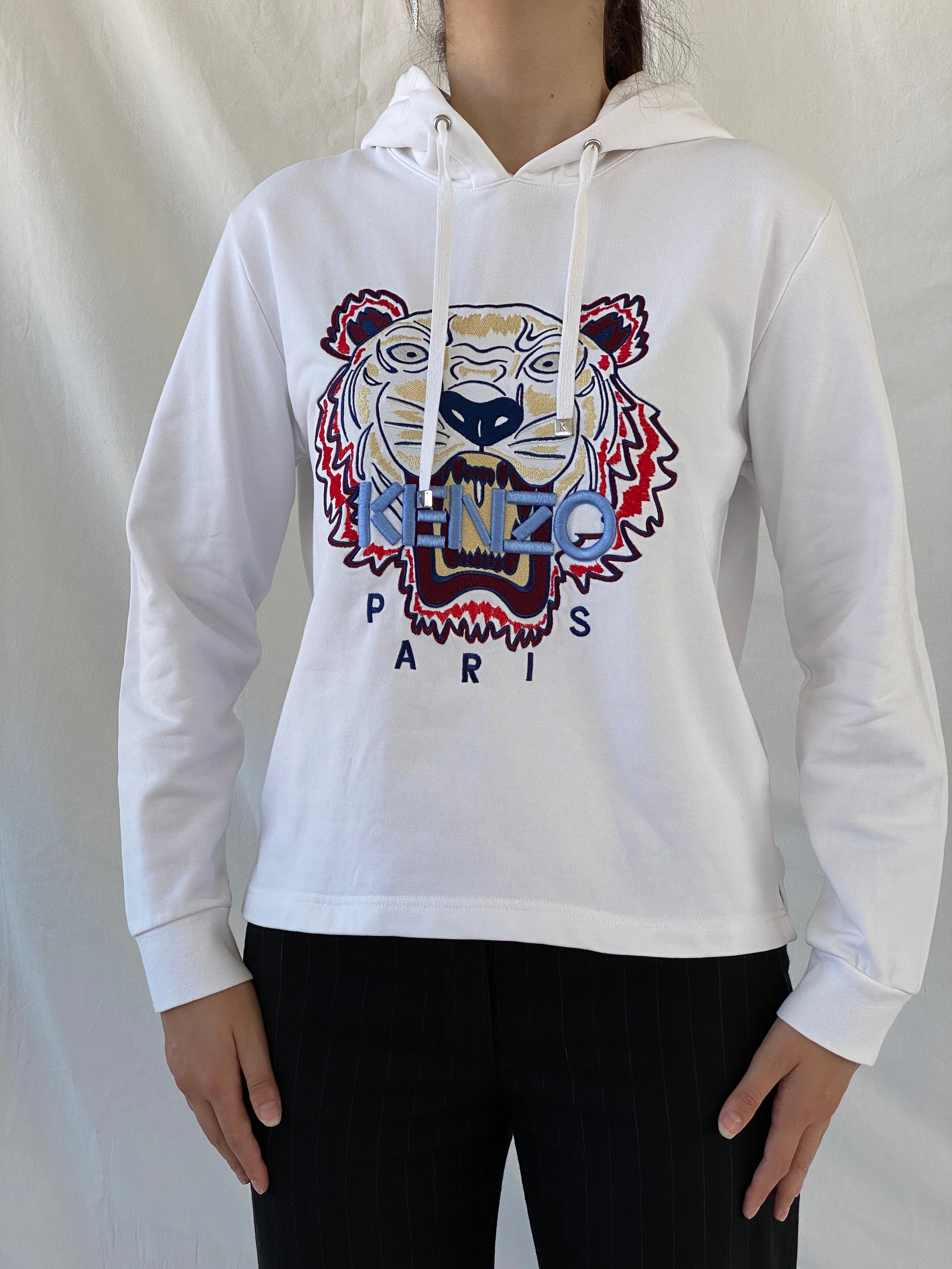 سويت شيرت بغطاء رأس نمر أبيض مطرز من كينزو باريس - مقاس صغير