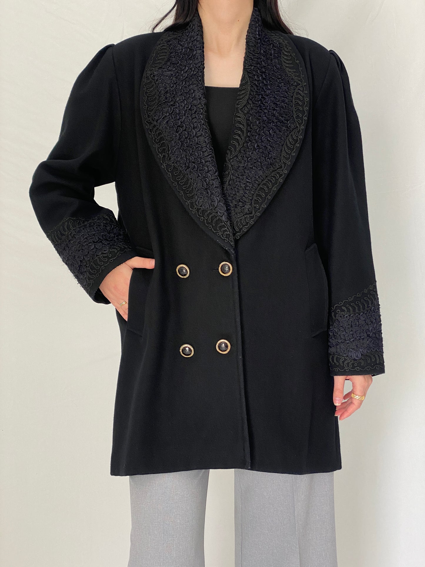 Vintage Black Embroidered Elegant Tailored Long Blazer Coat with Textured Lapel – L