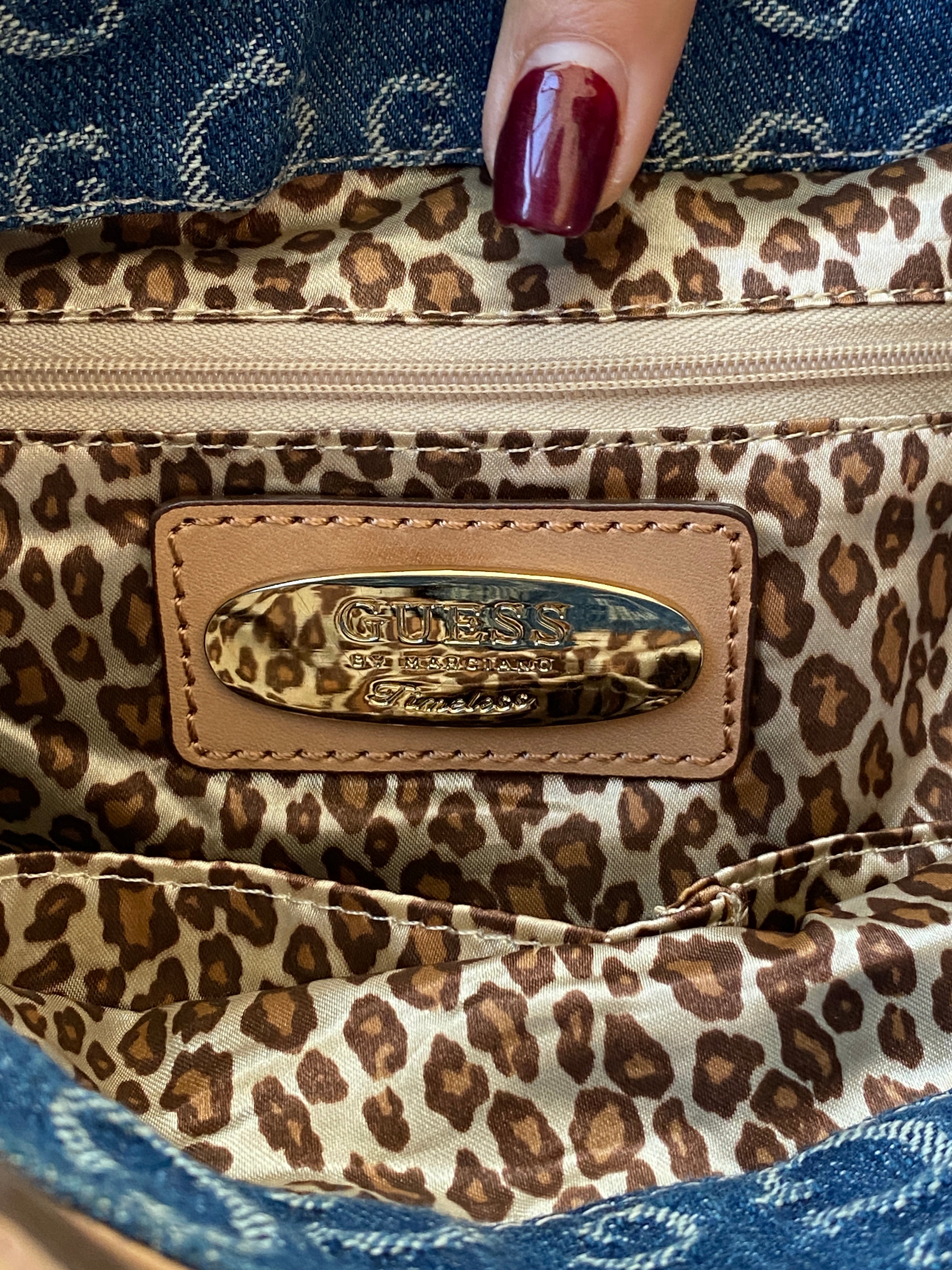 حقيبة كتف نادرة من قماش الدنيم من جيس باي مارسيانو تعود إلى العقد الأول من القرن الحادي والعشرين