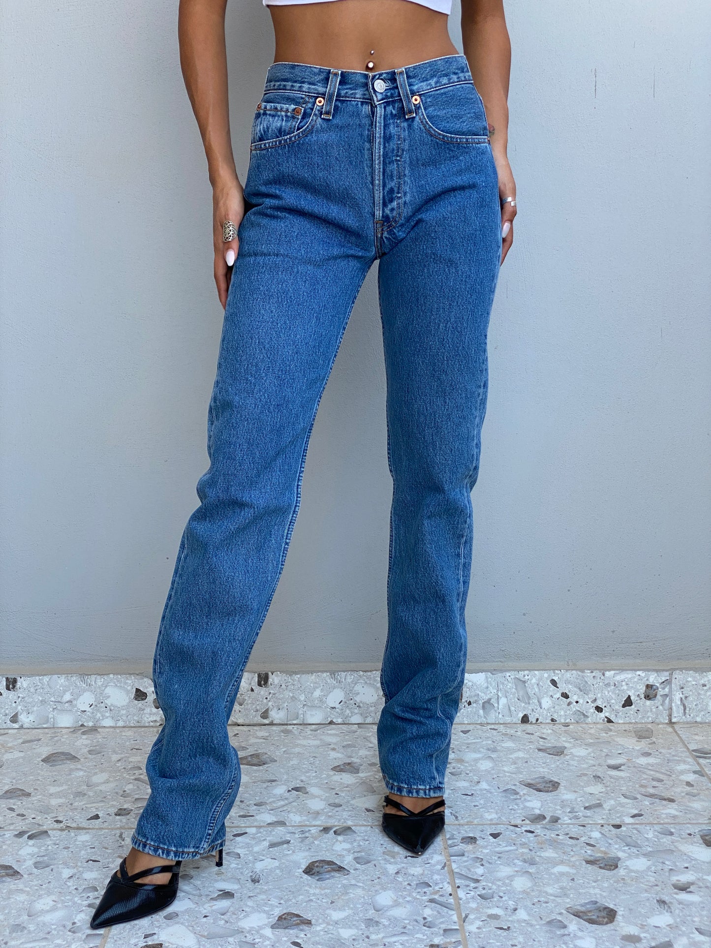 Vintage 90s Levi’s 501 Medium Wash Blue High-Rise Straight Leg Button Fly Jeans - 34EUR