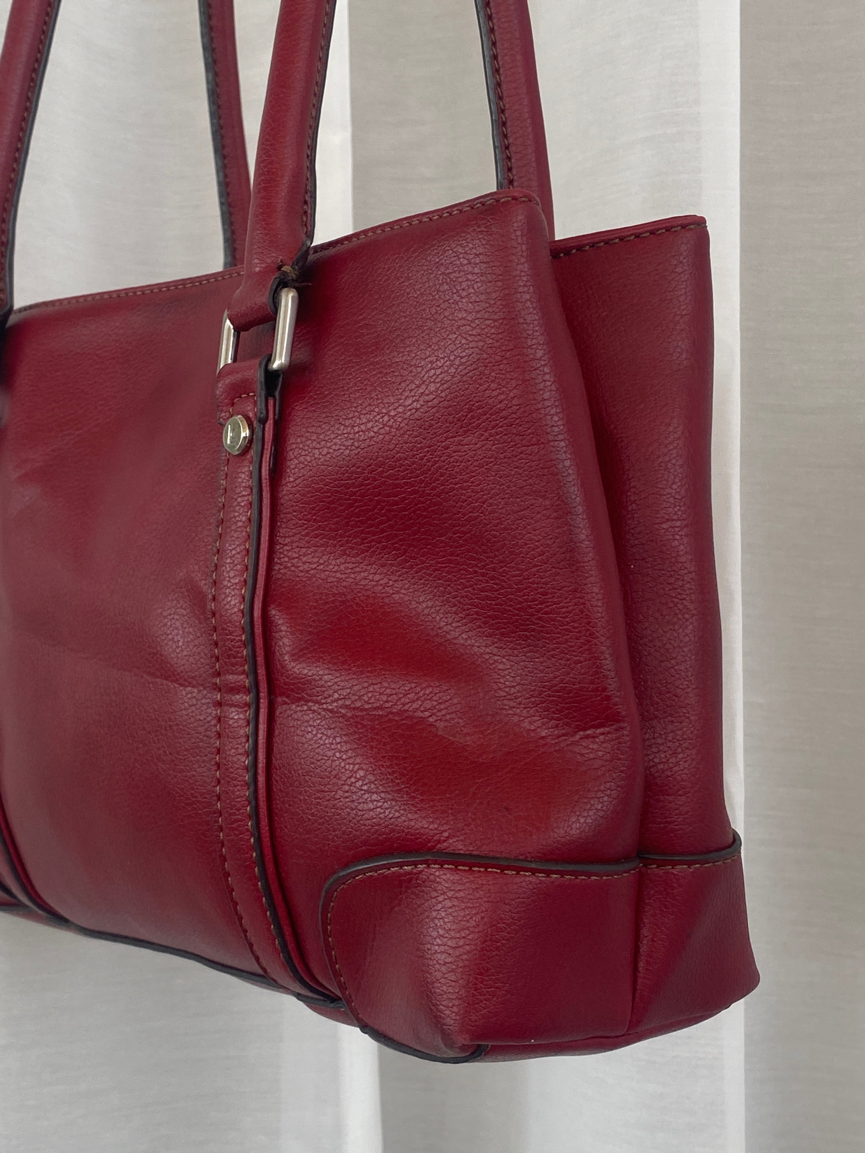 Gorgeous Liz Claiborne Purse Women’s Red Shoulder Bag