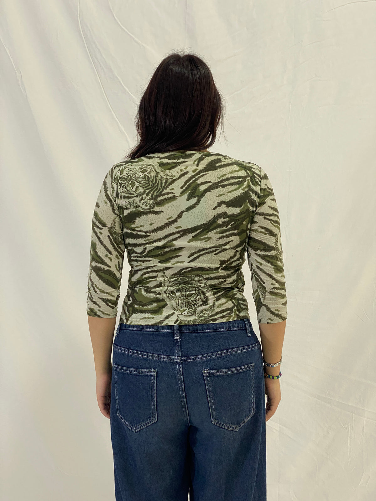 Vintage Green Tiger Print V-Neck Fitted 3/4 Sleeve Top - M Vintage Green Tiger Print V-Neck Fitted 3/4 Sleeve Top - M