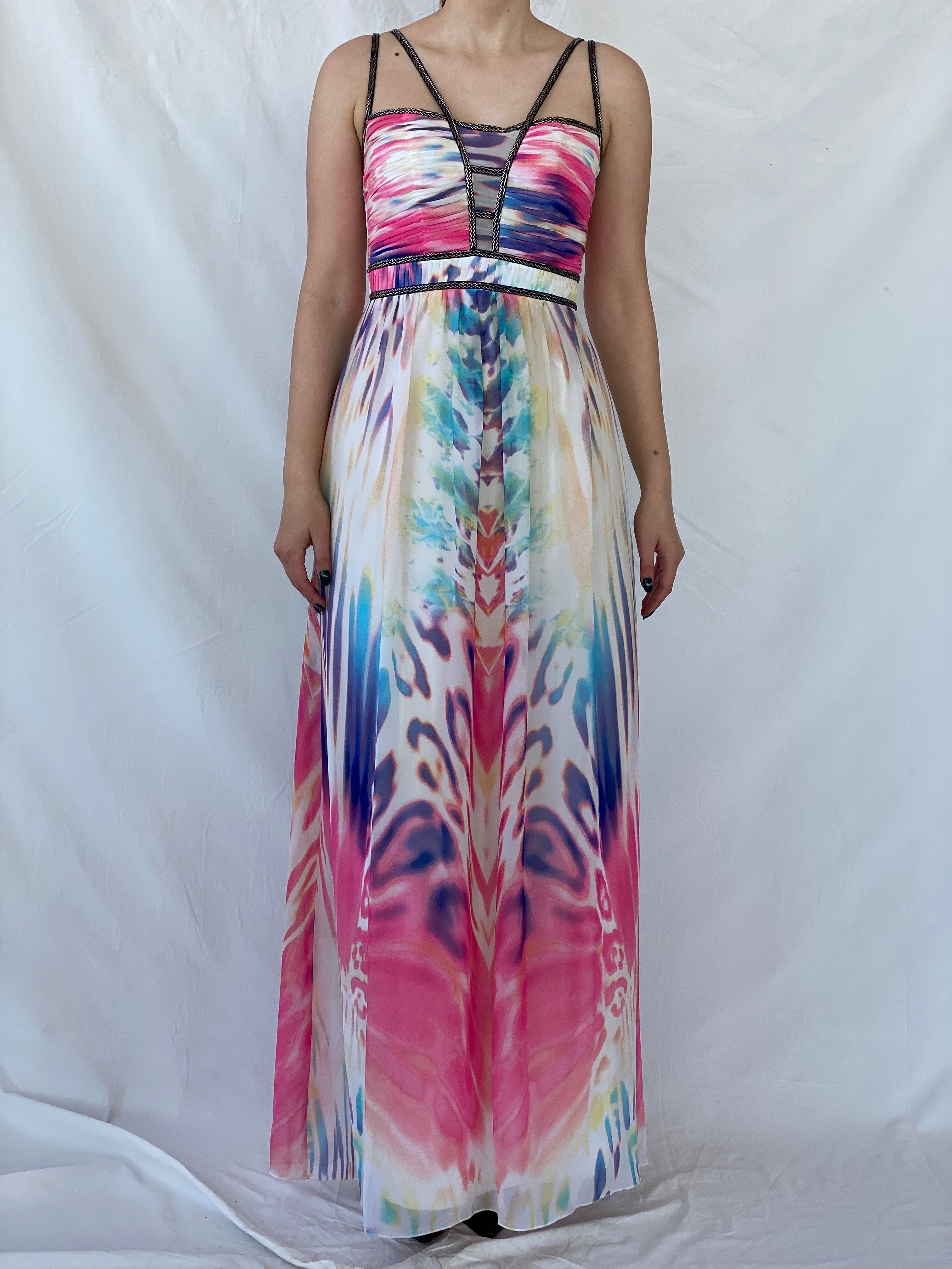 فستان ماكسي مائي مطرز بالخرز من NWT Little Mistress London - مقاس M