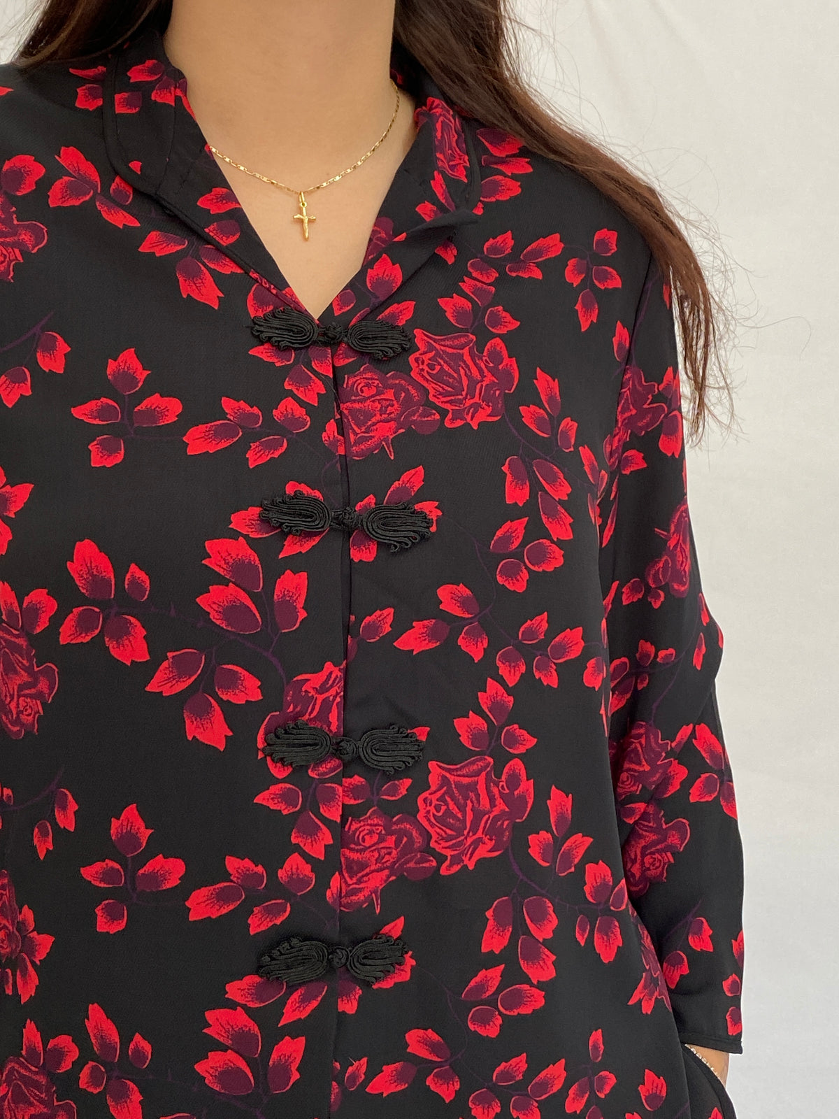 Vintage Y2K Richness Fashion Black & Red Floral Mandarin Collar Blouse - XL Vintage Y2K Richness Fashion Black & Red Floral Mandarin Collar Blouse - XL