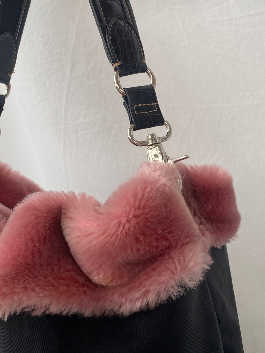 حقيبة كتف ليز كلايبورن توت سوداء مستوحاة من براتز من عام 2000