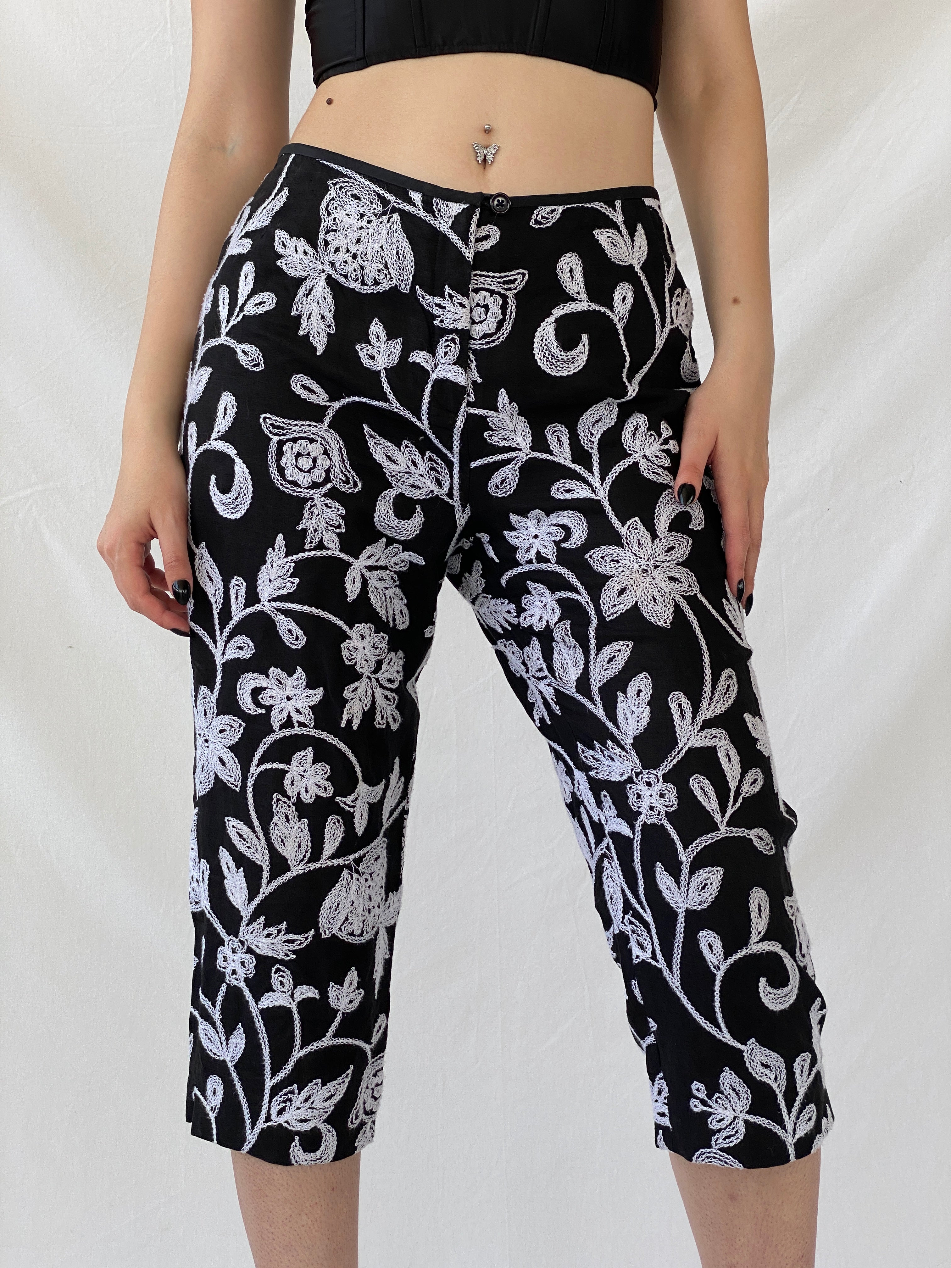 Statement Vintage Principe Black Floral Embroidered Linen Capri Pants - M