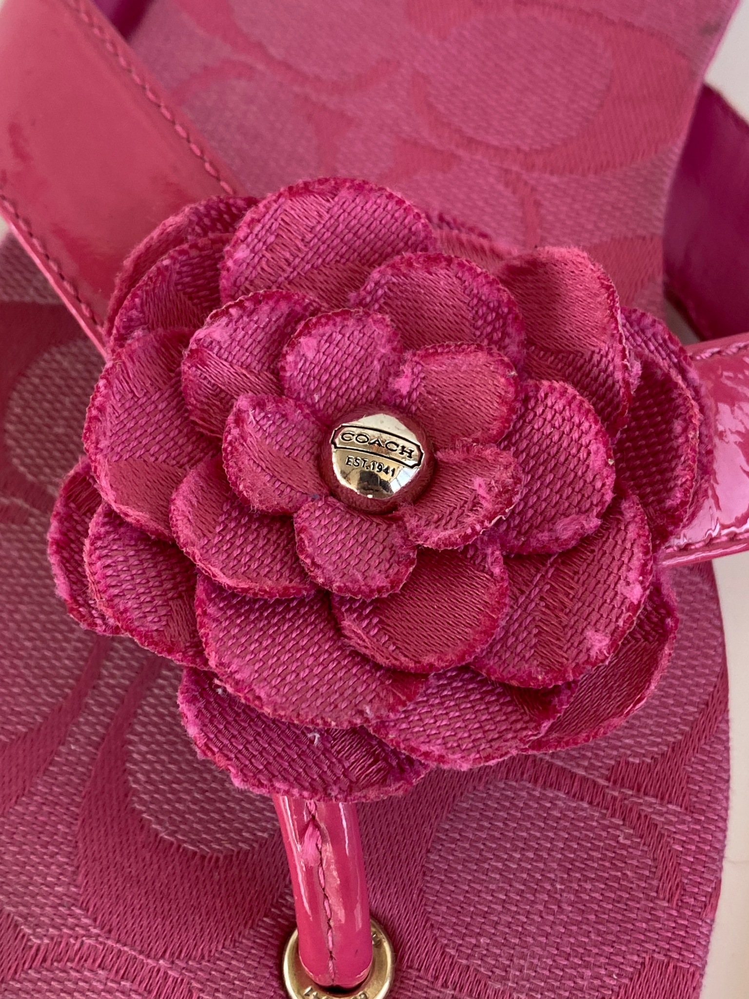 صندل كوتش سميرة الوردي المميز بنقشة الزهور - مقاس أوروبي 39.5