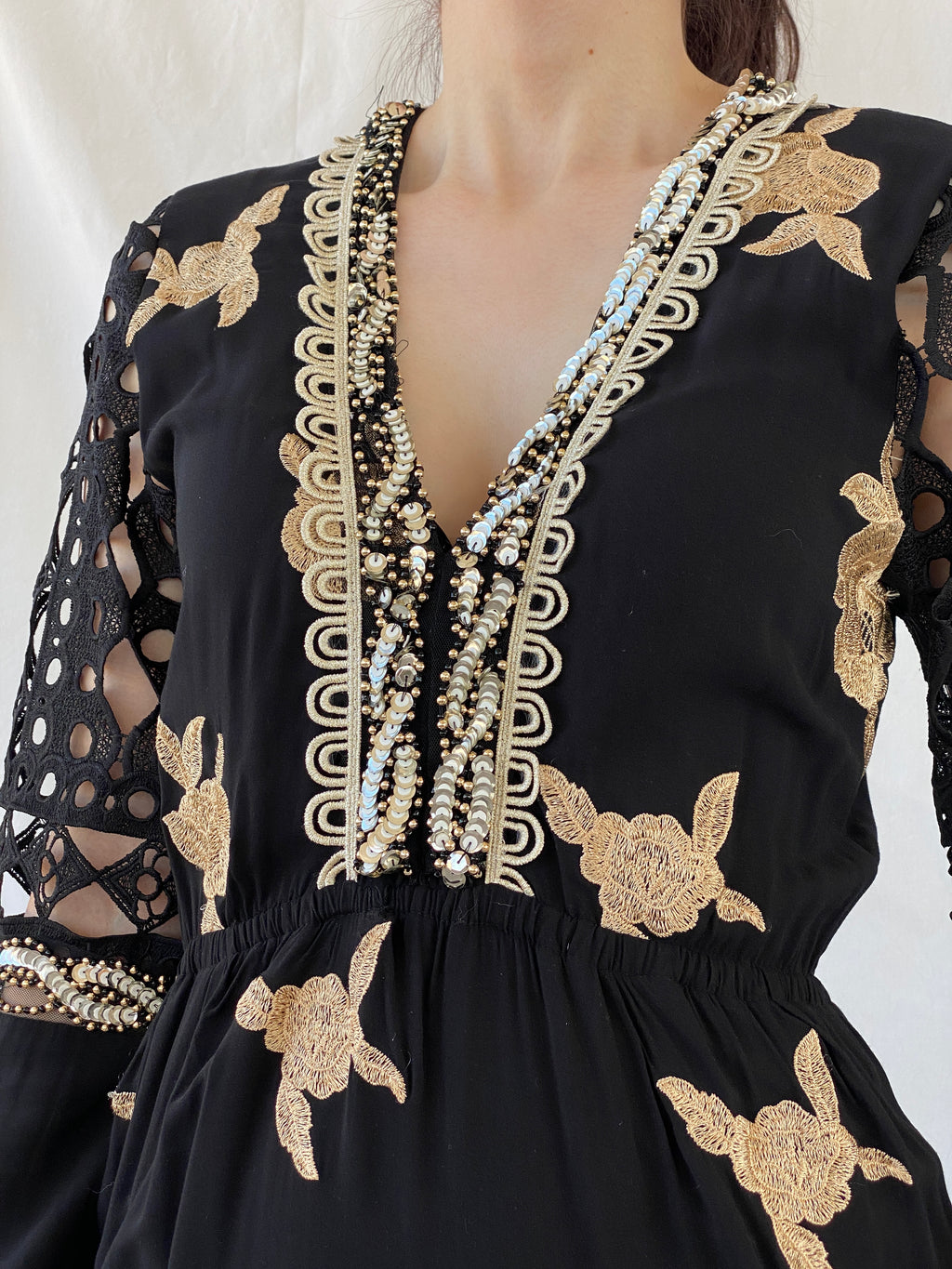 فستان قصير من مجموعة Laurie &amp; Joe Black Boho Core Embellished Indie - مقاس M