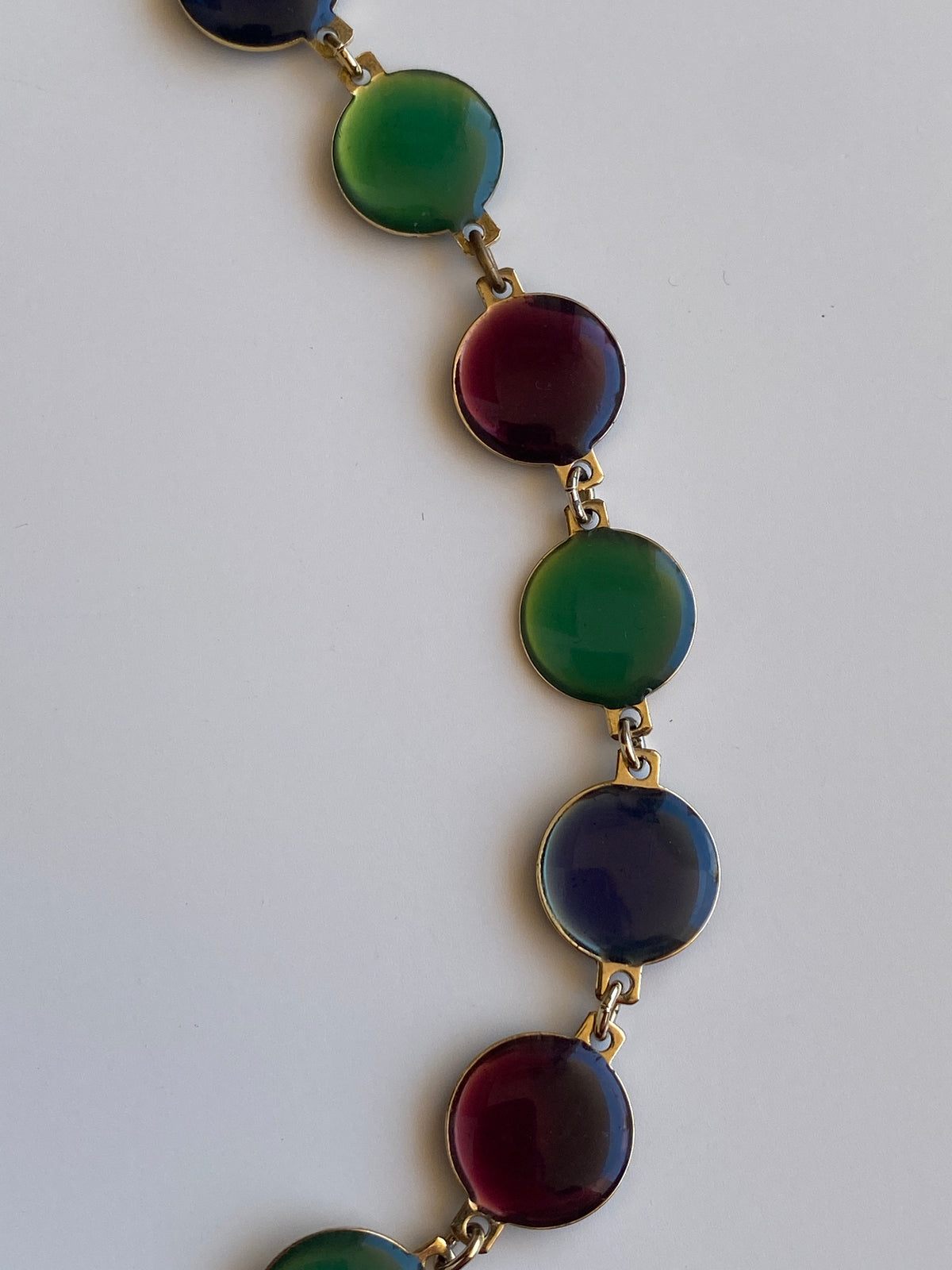 Vintage Double-Sided Green & Burgundy Lucite Disc Long Necklace Vintage Double-Sided Green & Burgundy Lucite Disc Long Necklace