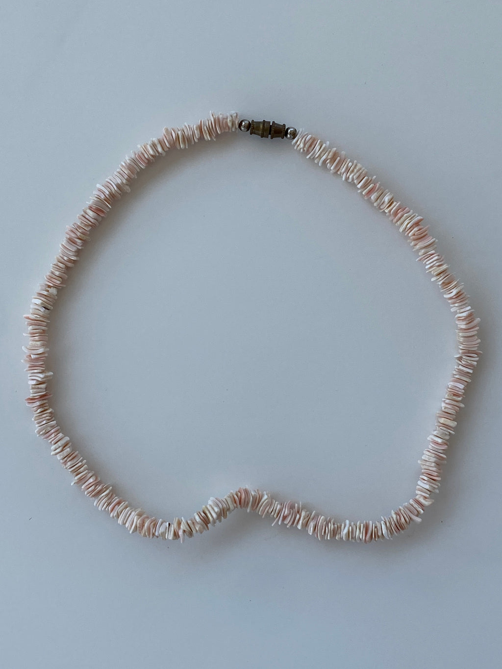 Vintage Pink Shell Beaded Necklace with Barrel Clasp – Natural Seashell Choker