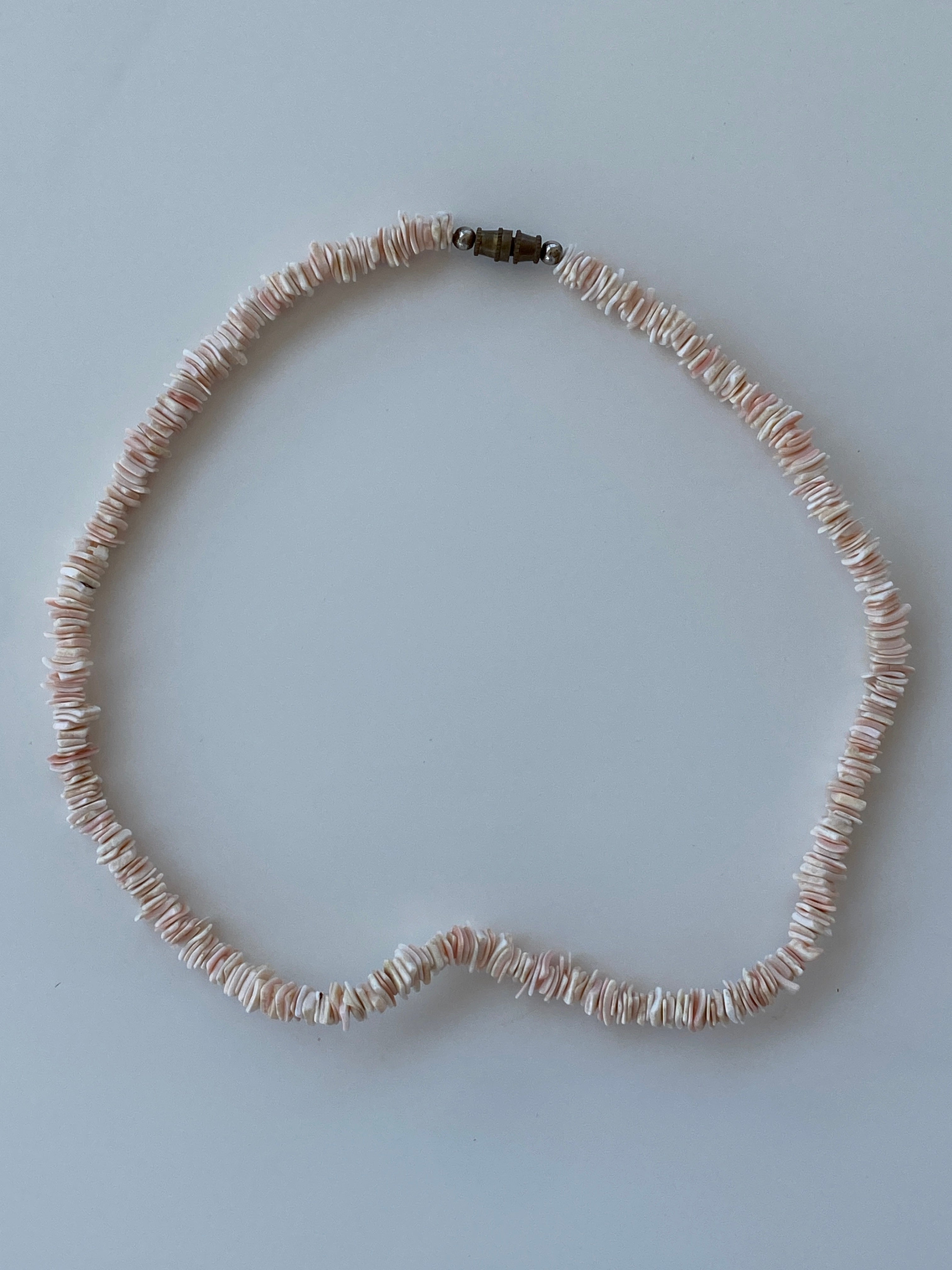 Vintage Pink Shell Beaded Necklace with Barrel Clasp – Natural Seashell Choker