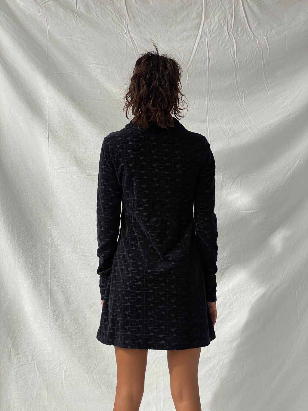 فستان كانا بيتش مونا أسود قصير من القطن بأكمام طويلة وسحاب - مقاس صغير