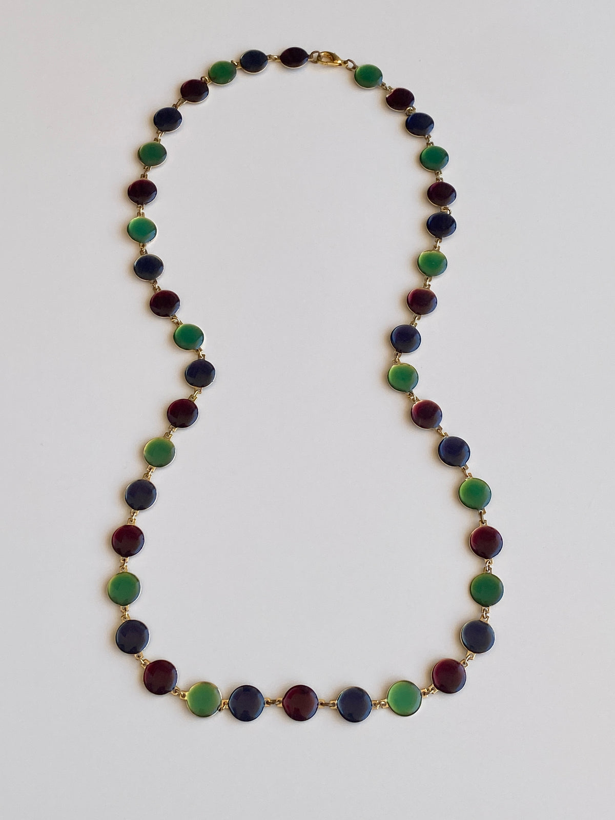 Vintage Double-Sided Green & Burgundy Lucite Disc Long Necklace Vintage Double-Sided Green & Burgundy Lucite Disc Long Necklace