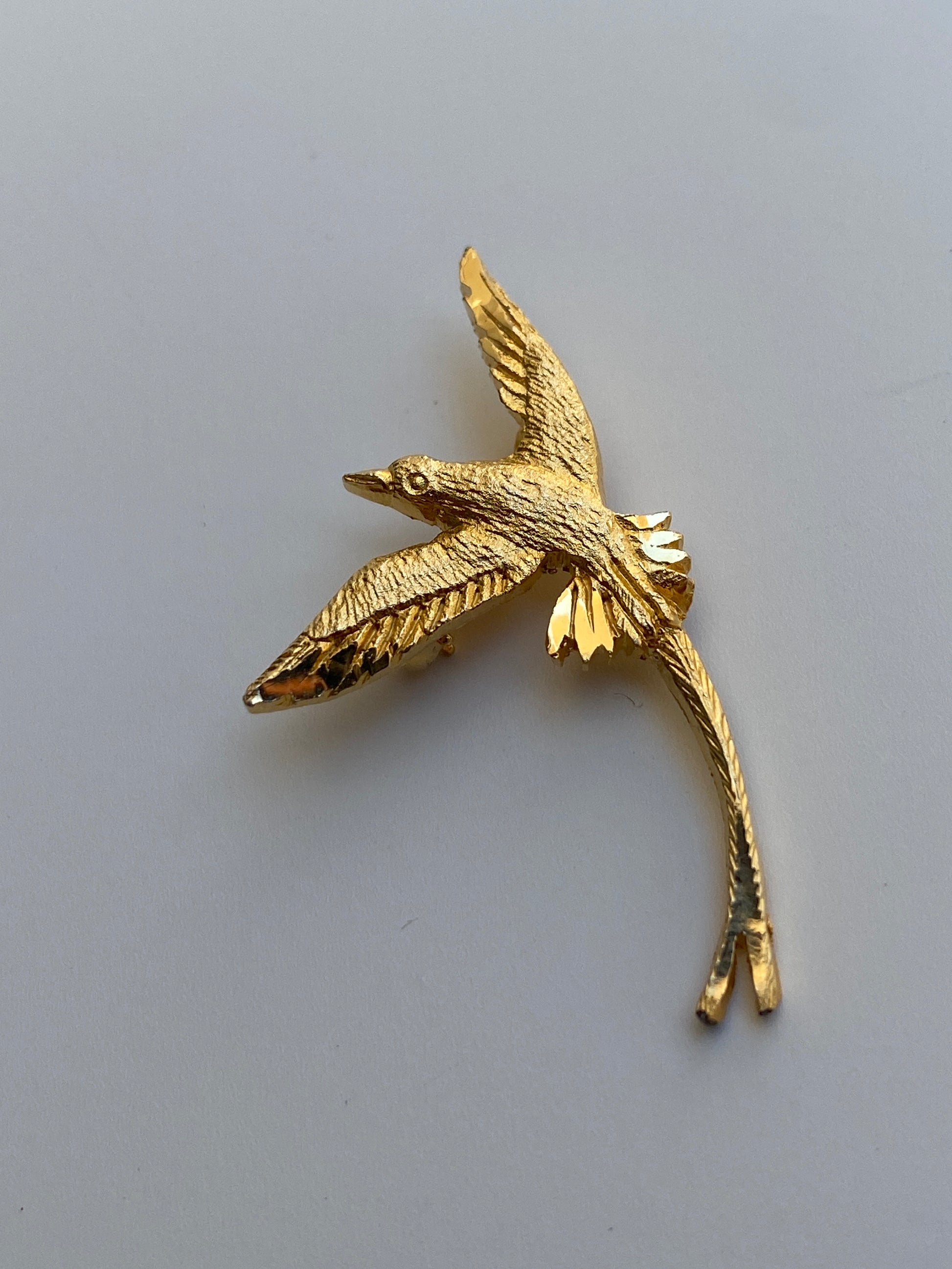 Vintage AA Fine Pewter Gold Tone Flying Swallow Bird Brooch Gold Plated Figural Mini Pin Vintage AA Fine Pewter Gold Tone Flying Swallow Bird Brooch Gold Plated Figural Mini Pin