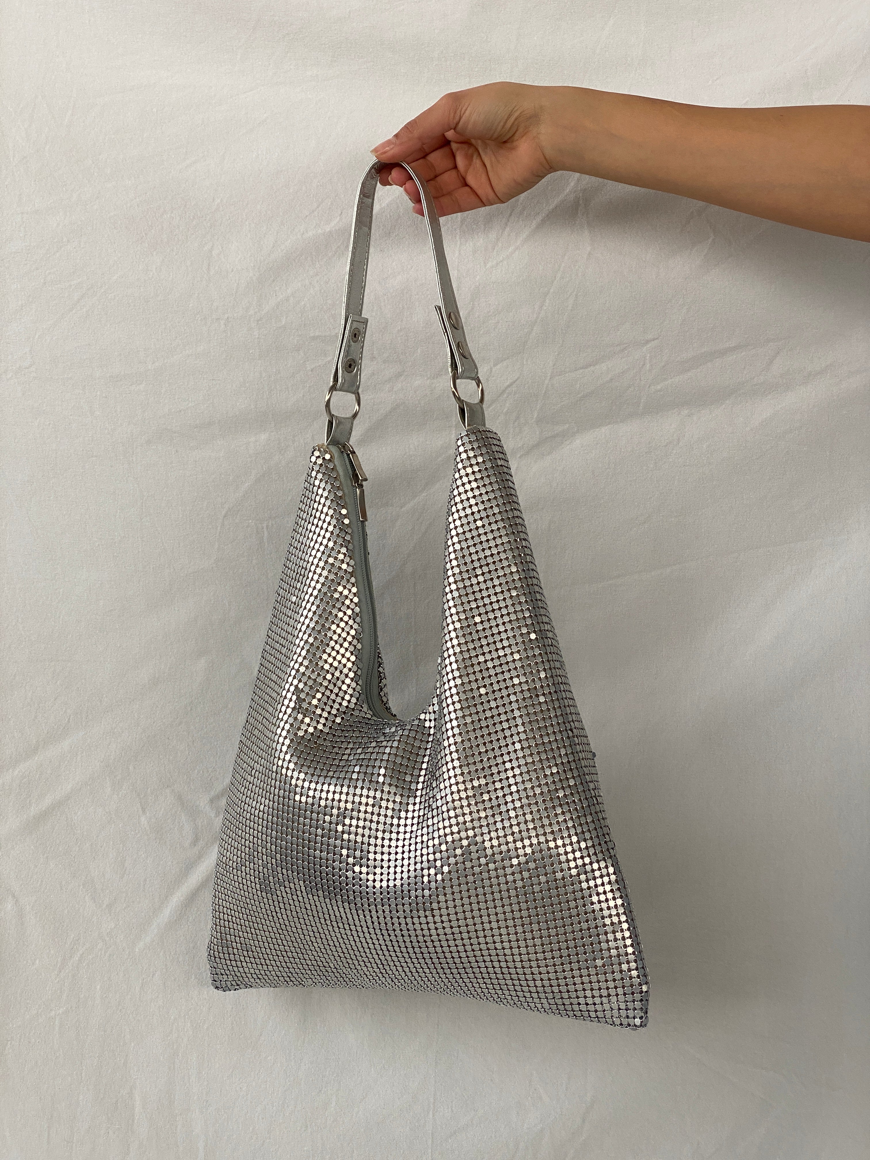 حقيبة كتف سهرة فضية معدنية جميلة وفضية