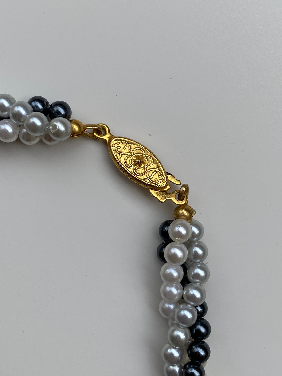 Vintage Faux Pearl Double Strand Necklace Black & White Elegant Classic Choker Vintage Faux Pearl Double Strand Necklace Black & White Elegant Classic Choker