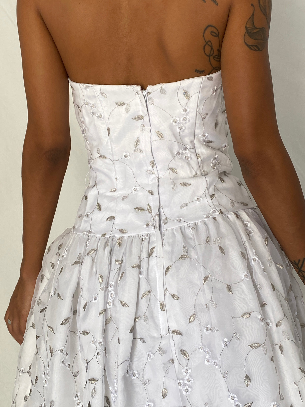 Vintage 90s Jessica McClintock for Gunne Sax White Silver Embroidered Strapless Fit & Flare Dress - S Vintage 90s Jessica McClintock for Gunne Sax White Silver Embroidered Strapless Fit & Flare Dress - S