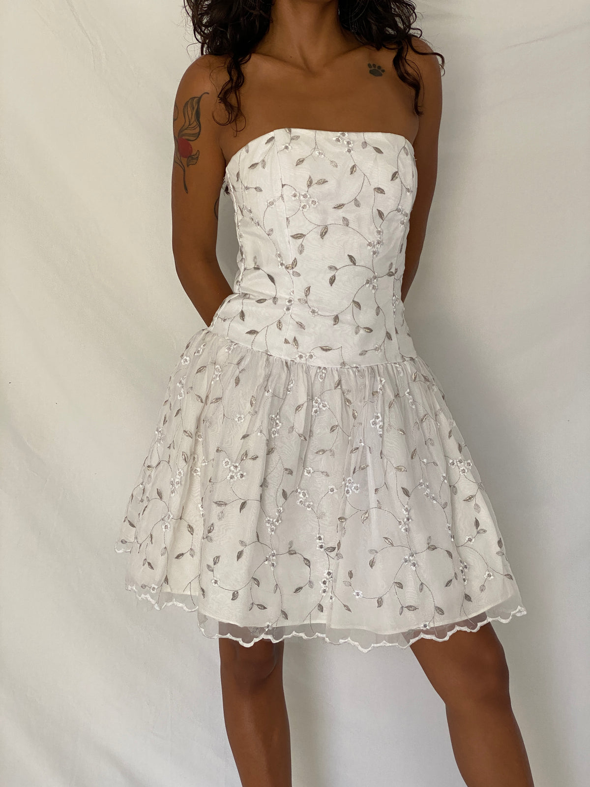 Vintage 90s Jessica McClintock for Gunne Sax White Silver Embroidered Strapless Fit & Flare Dress - S Vintage 90s Jessica McClintock for Gunne Sax White Silver Embroidered Strapless Fit & Flare Dress - S