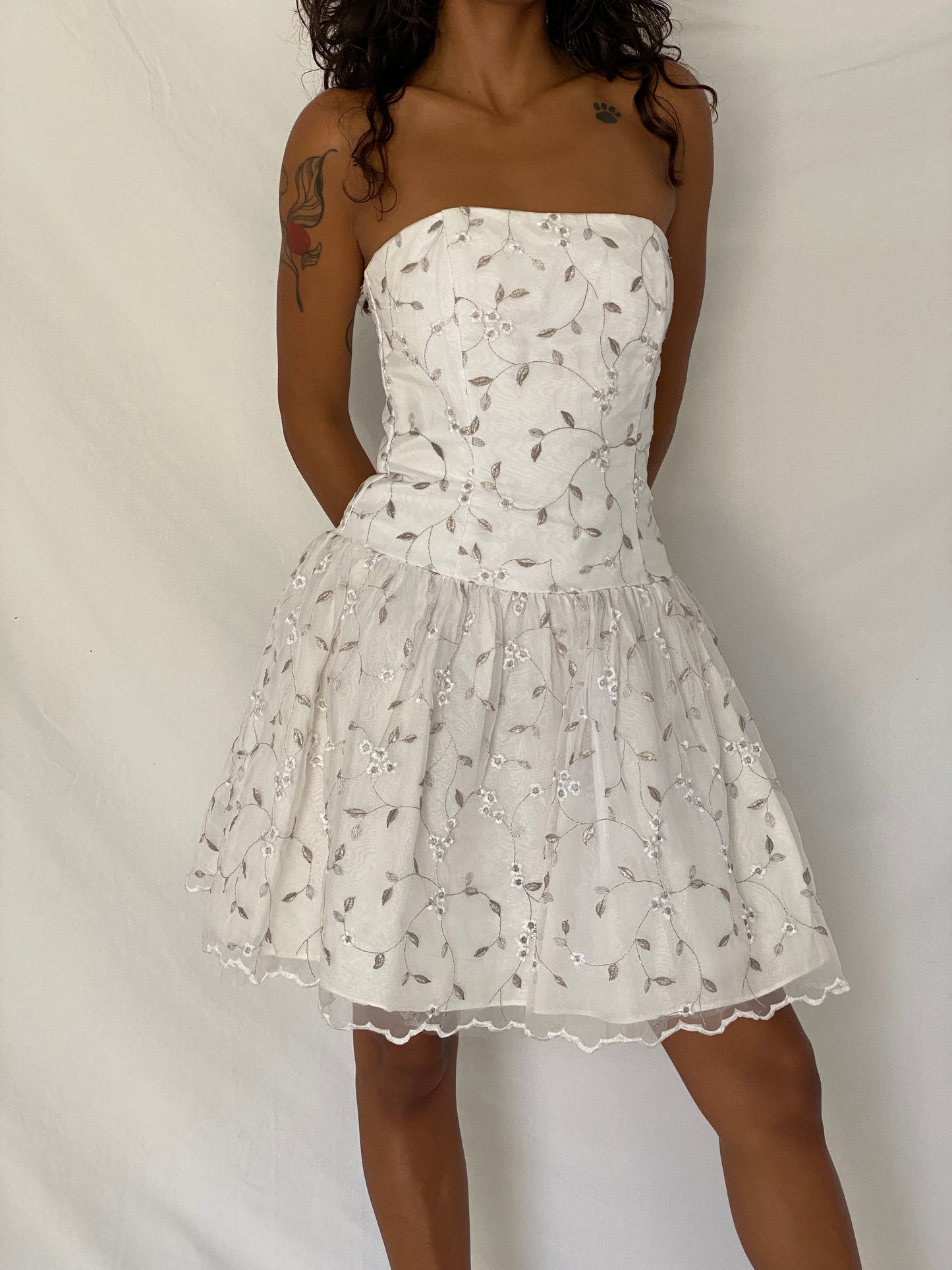 Vintage 90s Jessica McClintock for Gunne Sax White Silver Embroidered Strapless Fit & Flare Dress - S