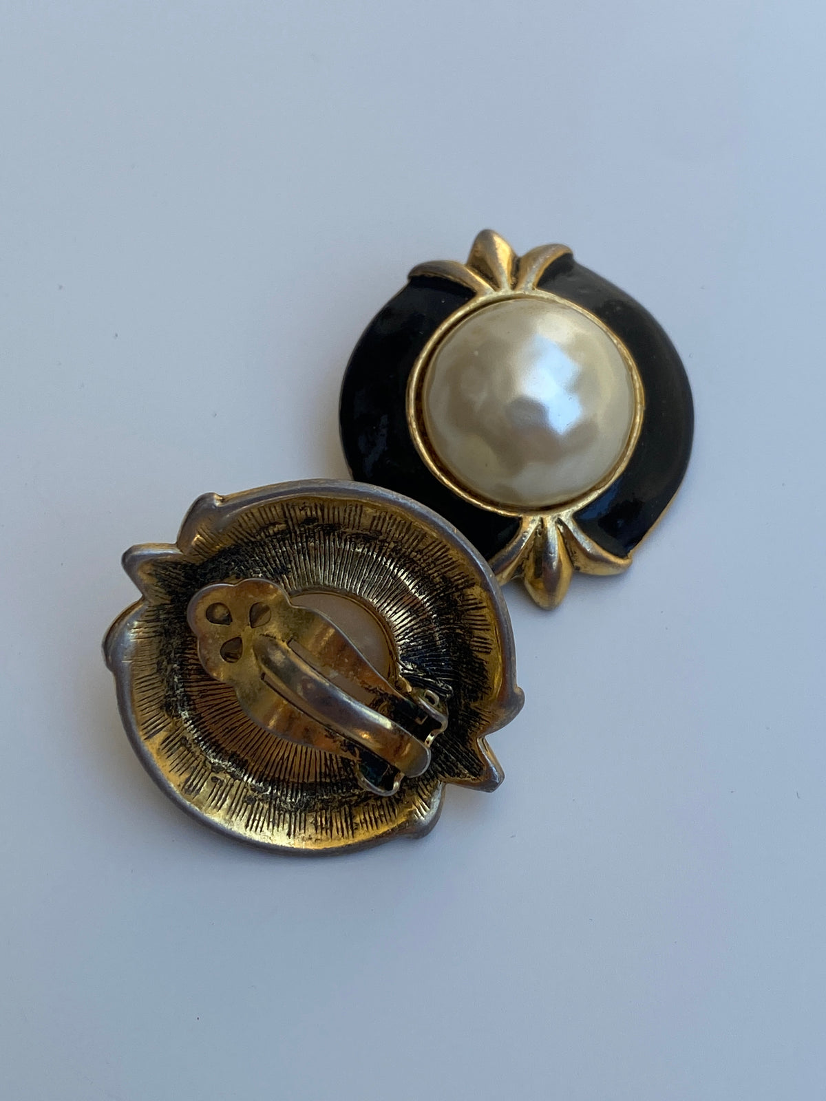 Vintage 1980s Black Enamel & Faux Pearl Clip-On Earrings Vintage 1980s Black Enamel & Faux Pearl Clip-On Earrings