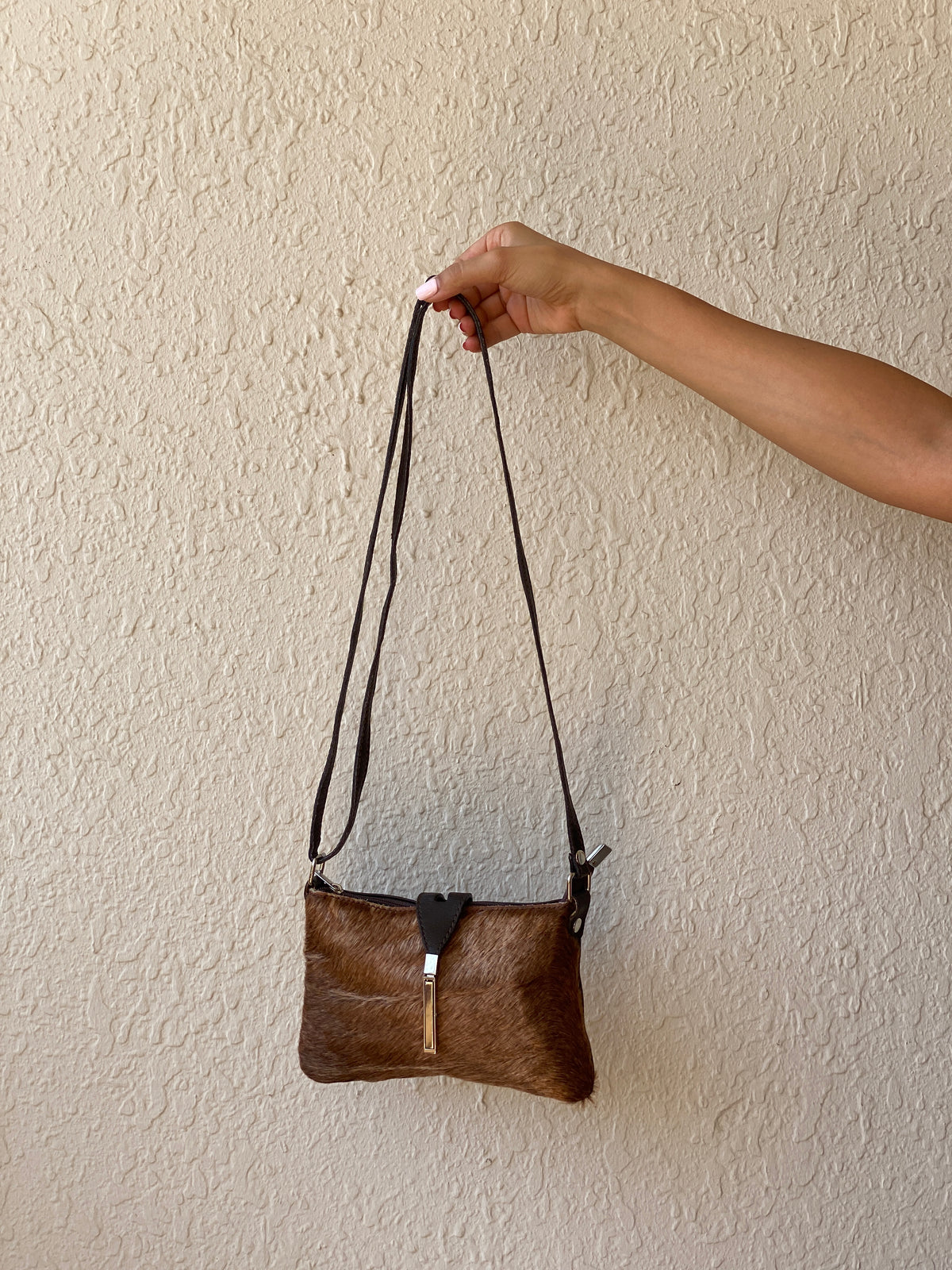 Vintage Y2K Brown Cowhide Hair-On Genuine Leather Crossbody Bag Vintage Y2K Brown Cowhide Hair-On Genuine Leather Crossbody Bag