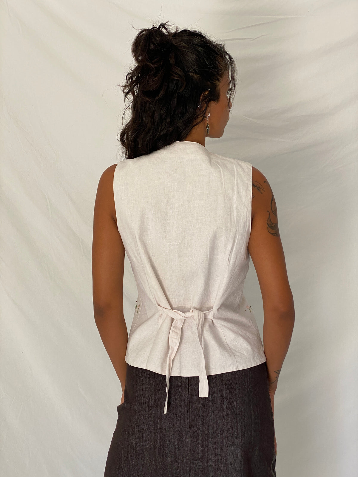 Vintage 90s Eagle’s Eye Ivory Linen Cotton Floral Embroidered Vest – S Vintage 90s Eagle’s Eye Ivory Linen Cotton Floral Embroidered Vest – S