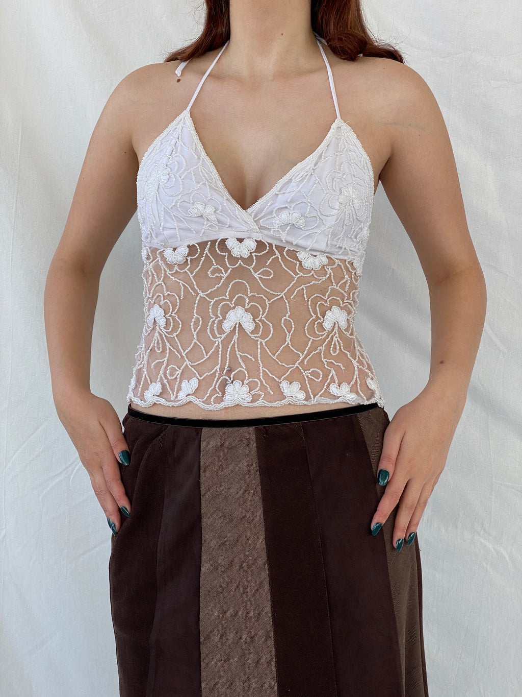 بلوزة نسائية شفافة مكشوفة الظهر ومزينة بالخرز باللون الأبيض من Y2K Hot Couture - مقاس صغير