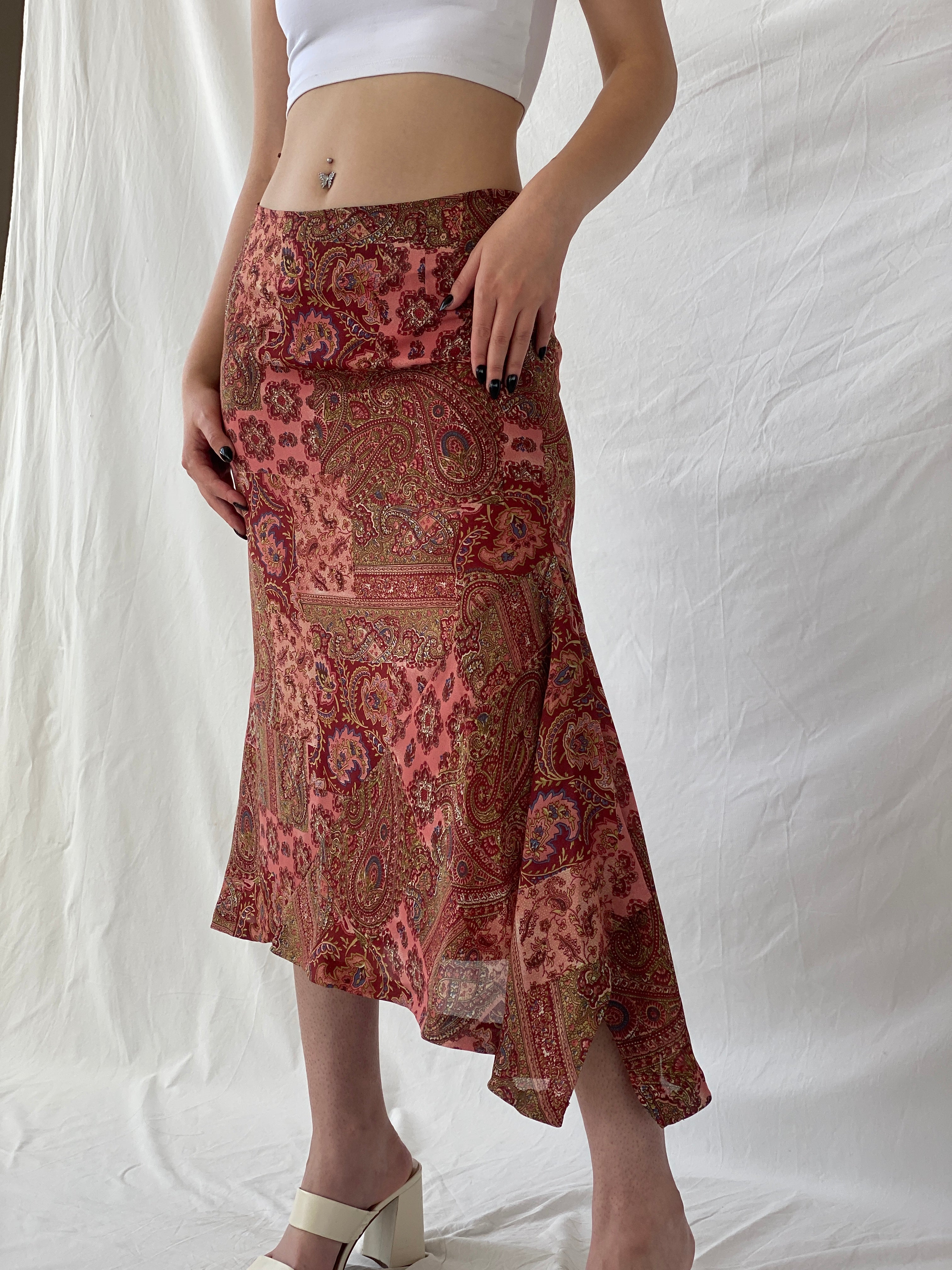 تنورة متوسطة الطول بطبعة بيزلي مانديلا وردية جميلة من كارلوس دي ميغيل - مقاس كبير