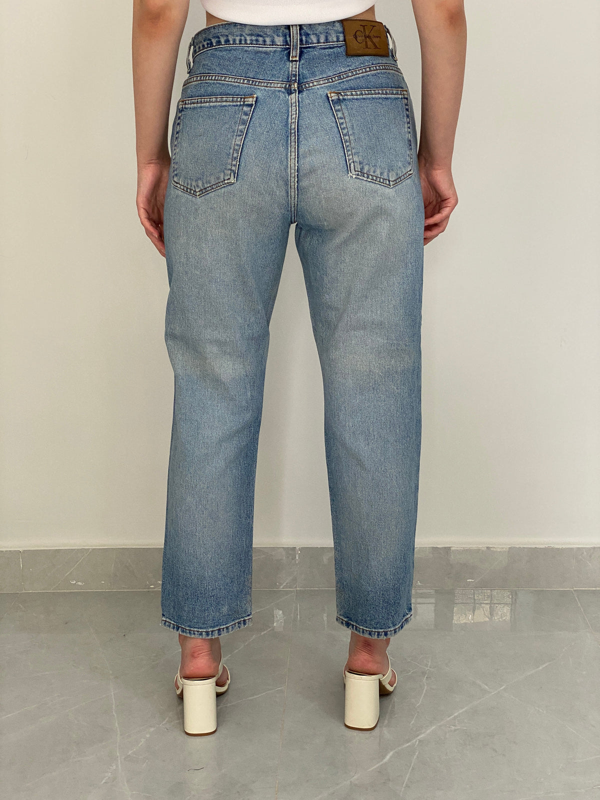 Vintage 90s Calvin Klein Light Wash High-Waisted Straight Leg Jeans – 40EUR