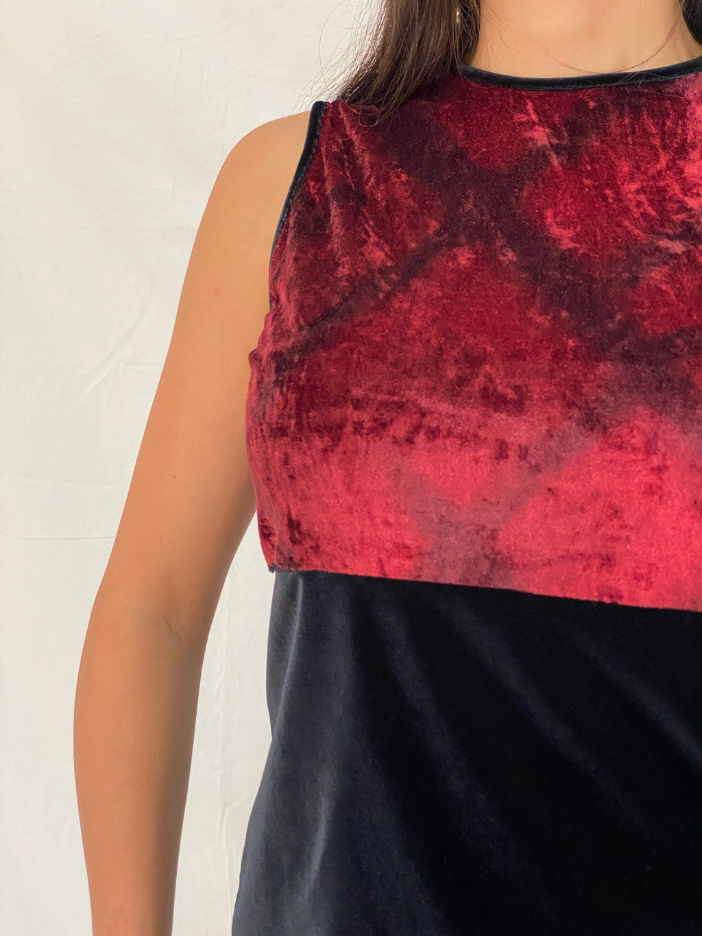 Vintage 90s Bill Cost Red & Black Crushed Velvet Sleeveless Tank Top - Y2K Glam Grunge Aesthetic - S