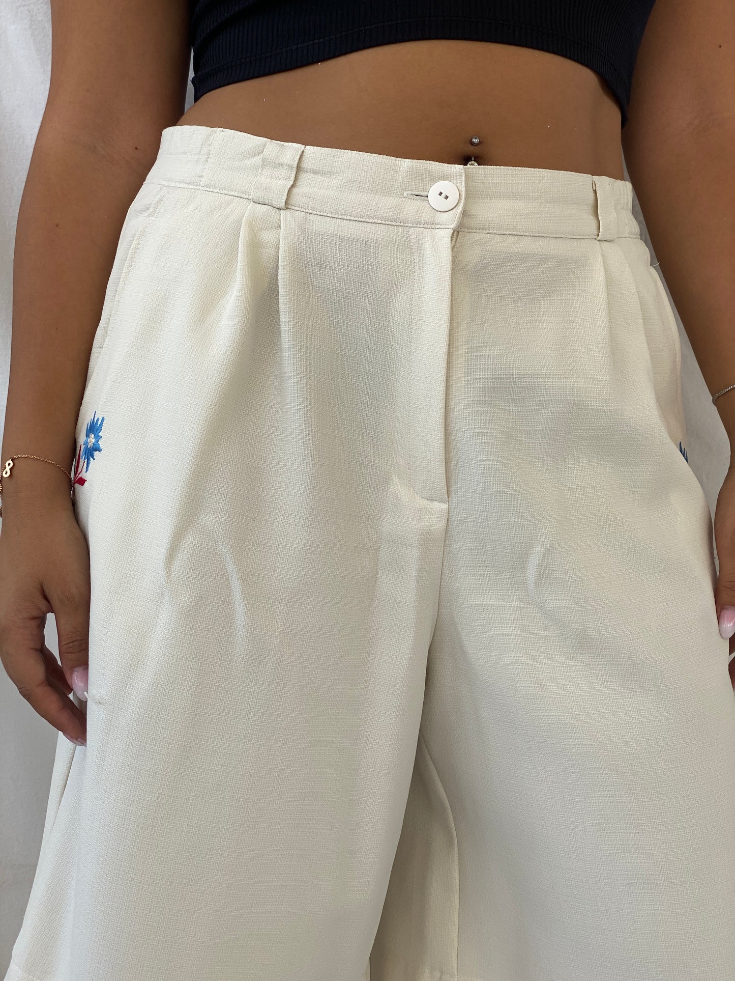 Vintage Lady Anne Loose Fit Walking Off-White Shorts - L