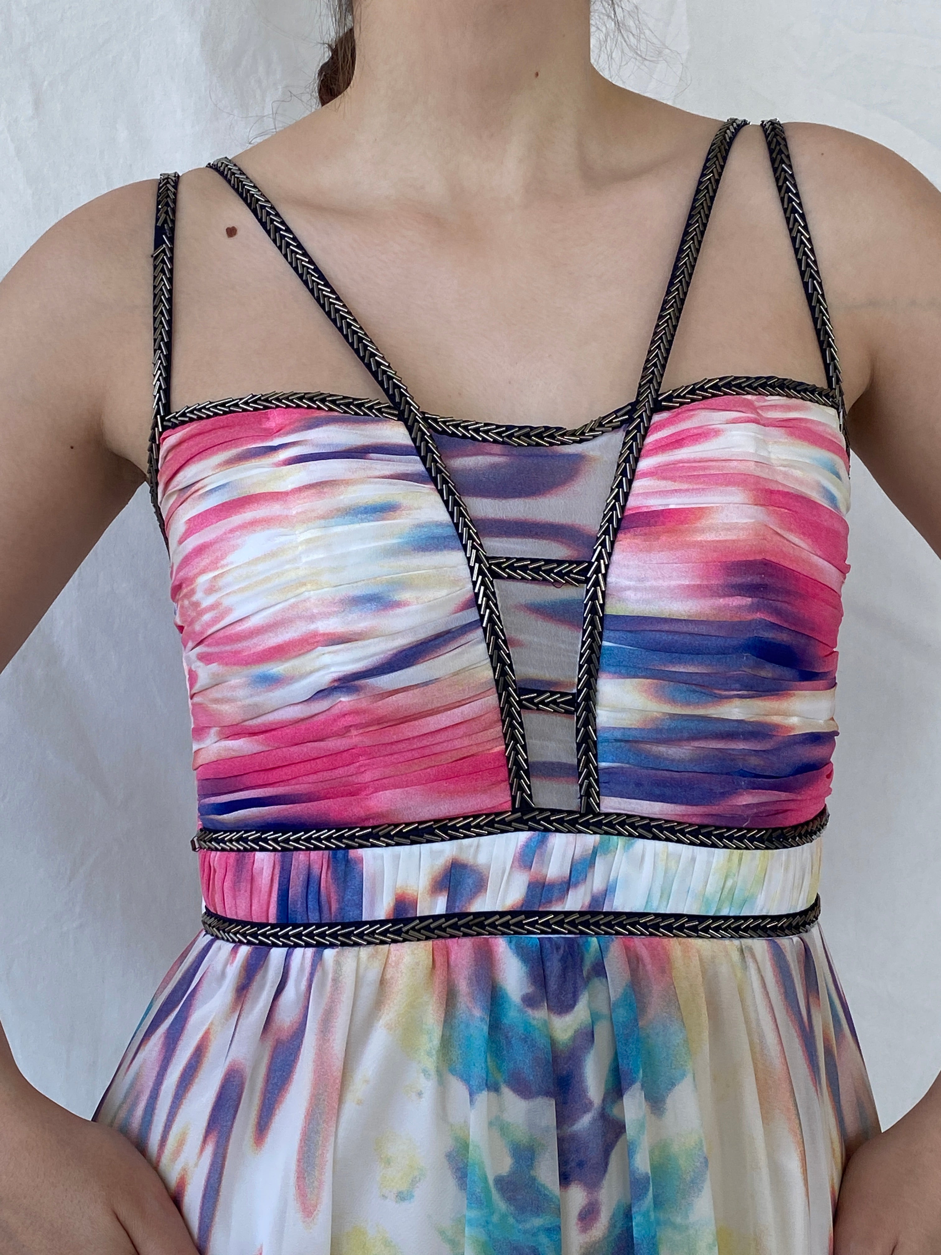 فستان ماكسي مائي مطرز بالخرز من NWT Little Mistress London - مقاس M