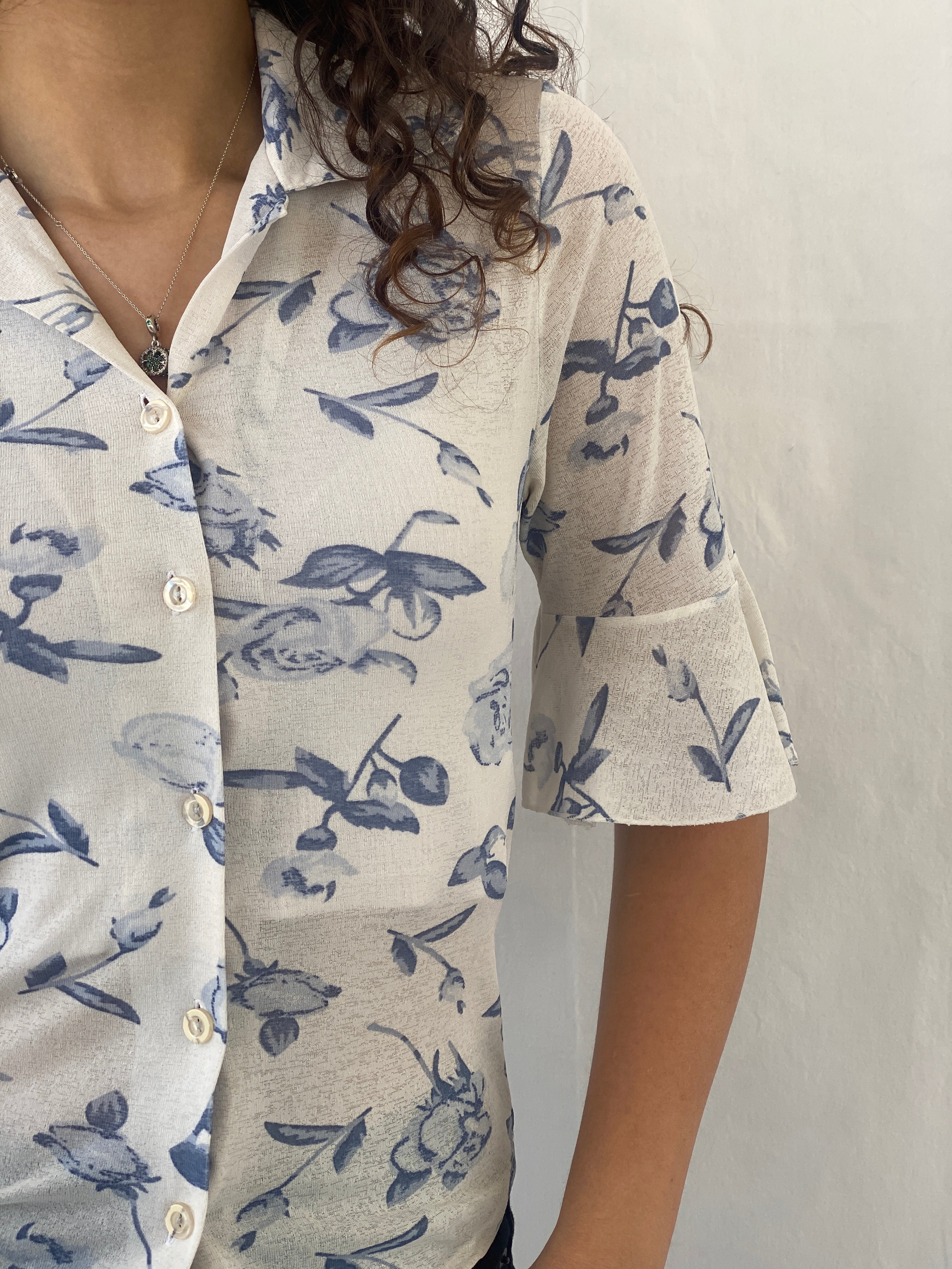 Y2K Farbe Floral White & Blue Button Up Shirt - S