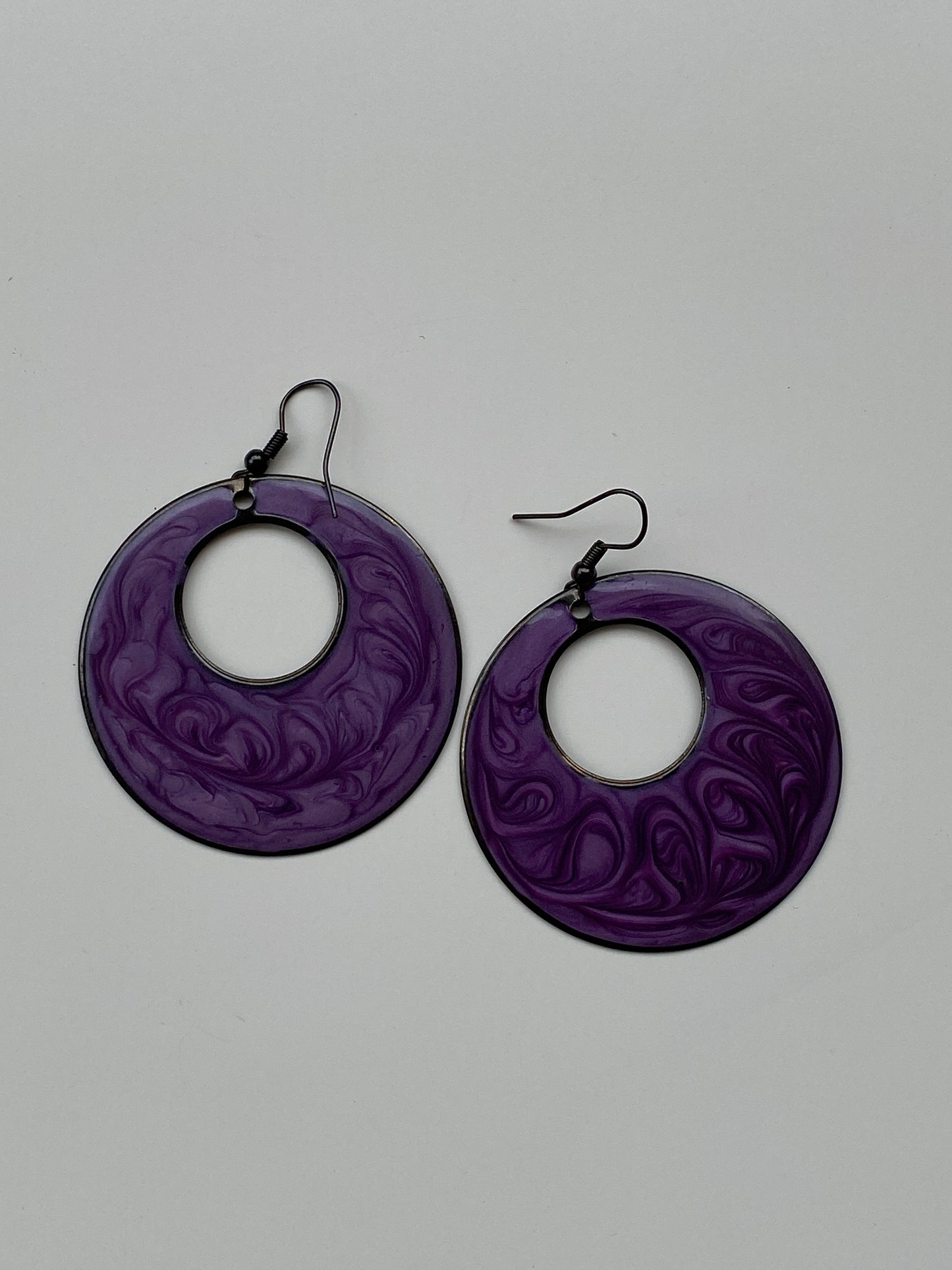 Vintage 70s Style Purple Marbled Resin Hoop Earrings Mod Disc Dangles