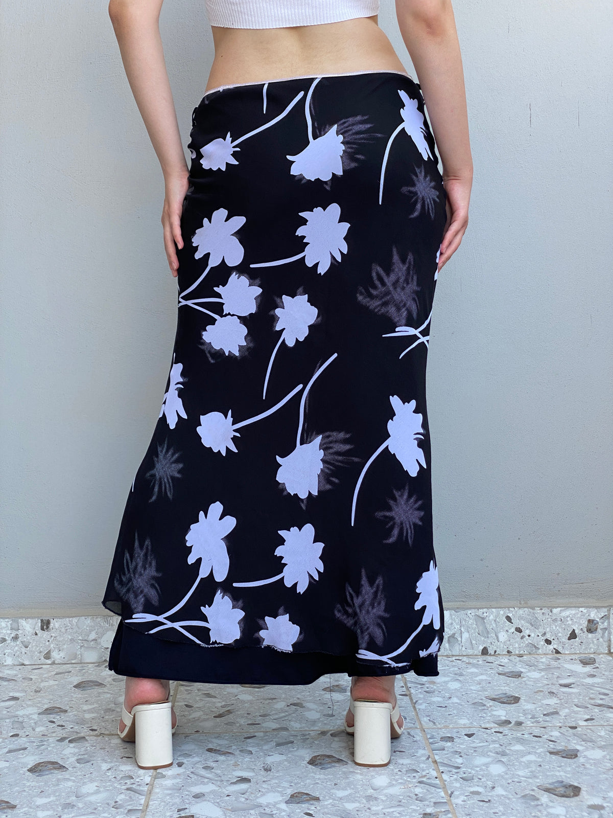 Vintage Y2K Black White Floral Maxi Monochrome Bias Cut Slip Skirt – L Vintage Y2K Black White Floral Maxi Monochrome Bias Cut Slip Skirt – L