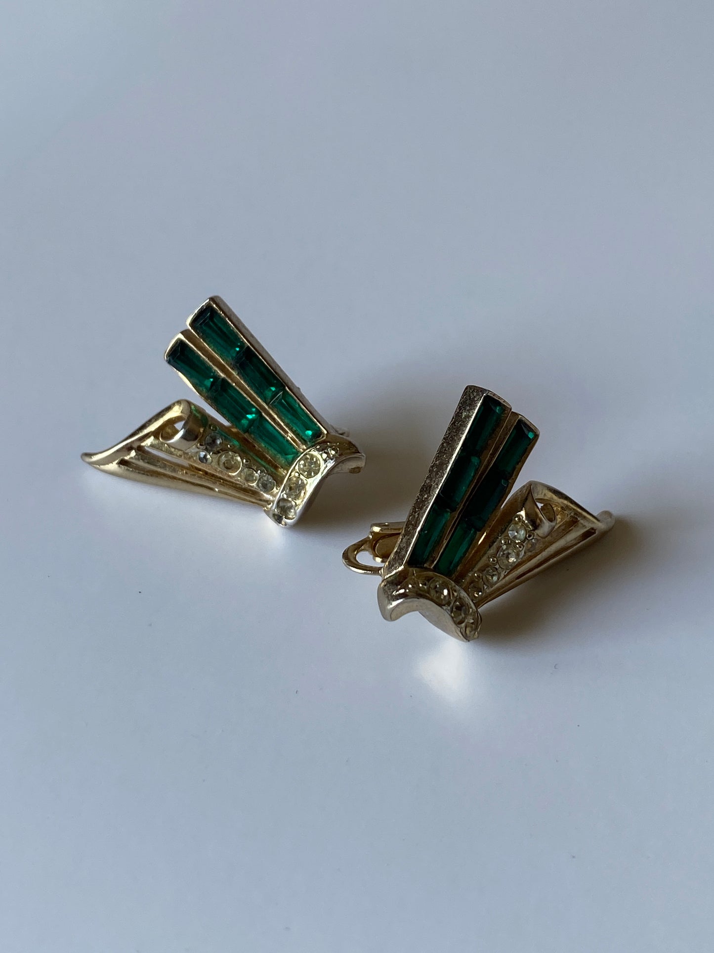 Vintage 1980s Sioux Zanne Messix Faux Pearl Gold Tone Drop Clip-On Earrings