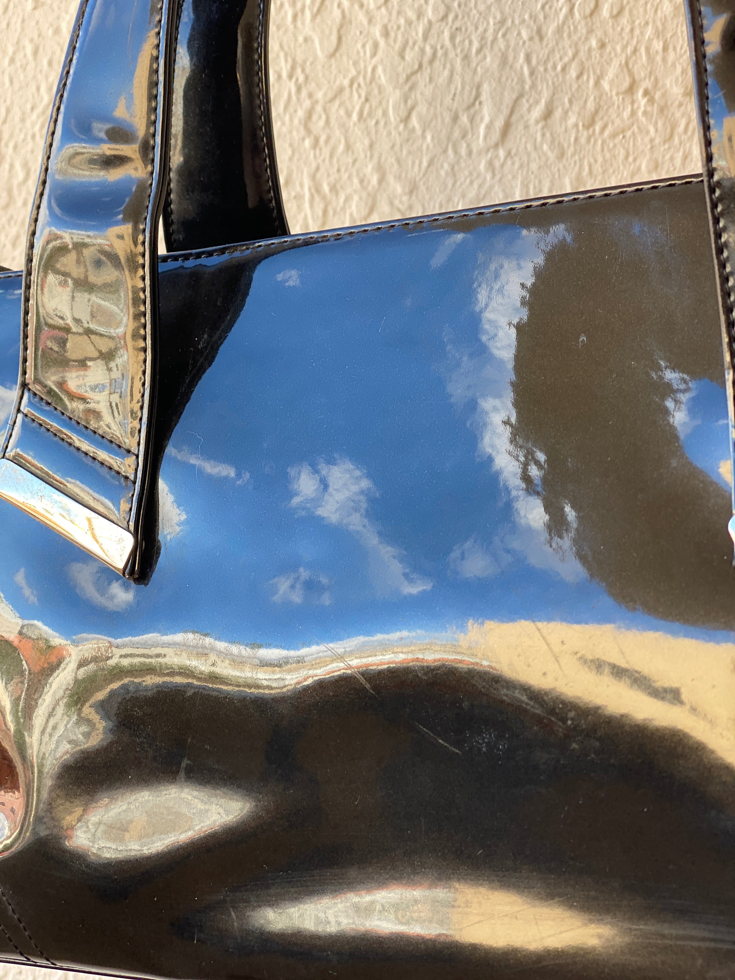 حقيبة كتف BaLee من الجلد الأسود اللامع من التسعينيات