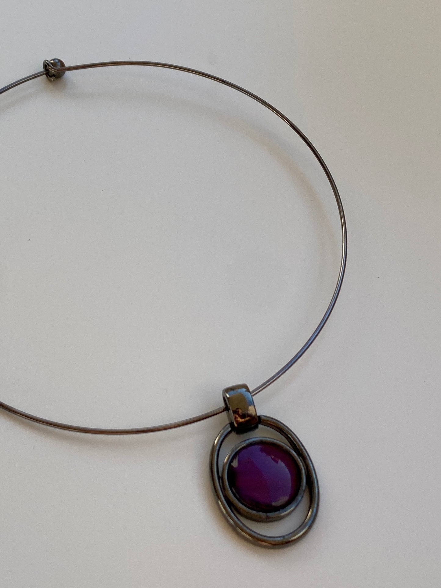 Vintage Y2K Silver-Tone Purple Cabochon Wire Collar Pendant Necklace