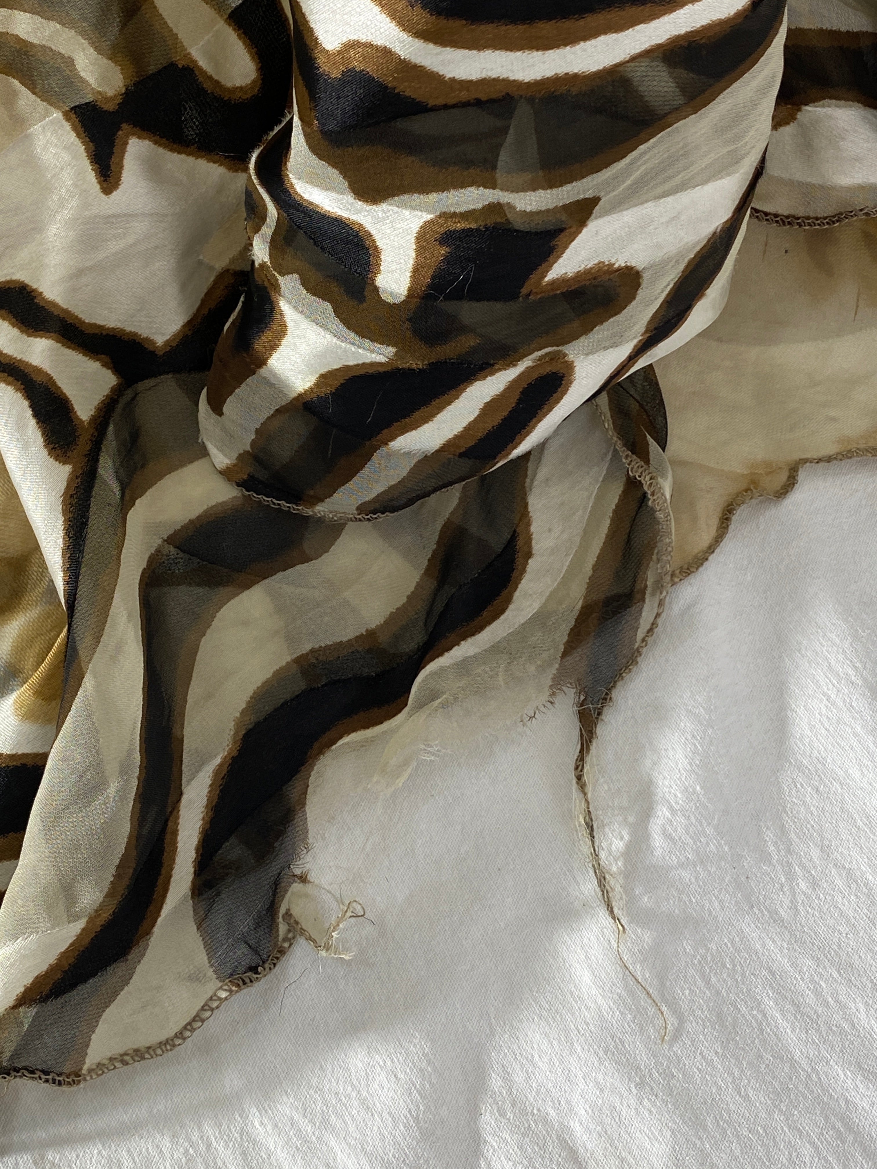 فستان سهرة هالتر مطبوع عليه حيوانات من مجموعة الرجاء كوتور Y2K، مزين بالخرز، على طراز روبرتو كافالي - مقاس صغير