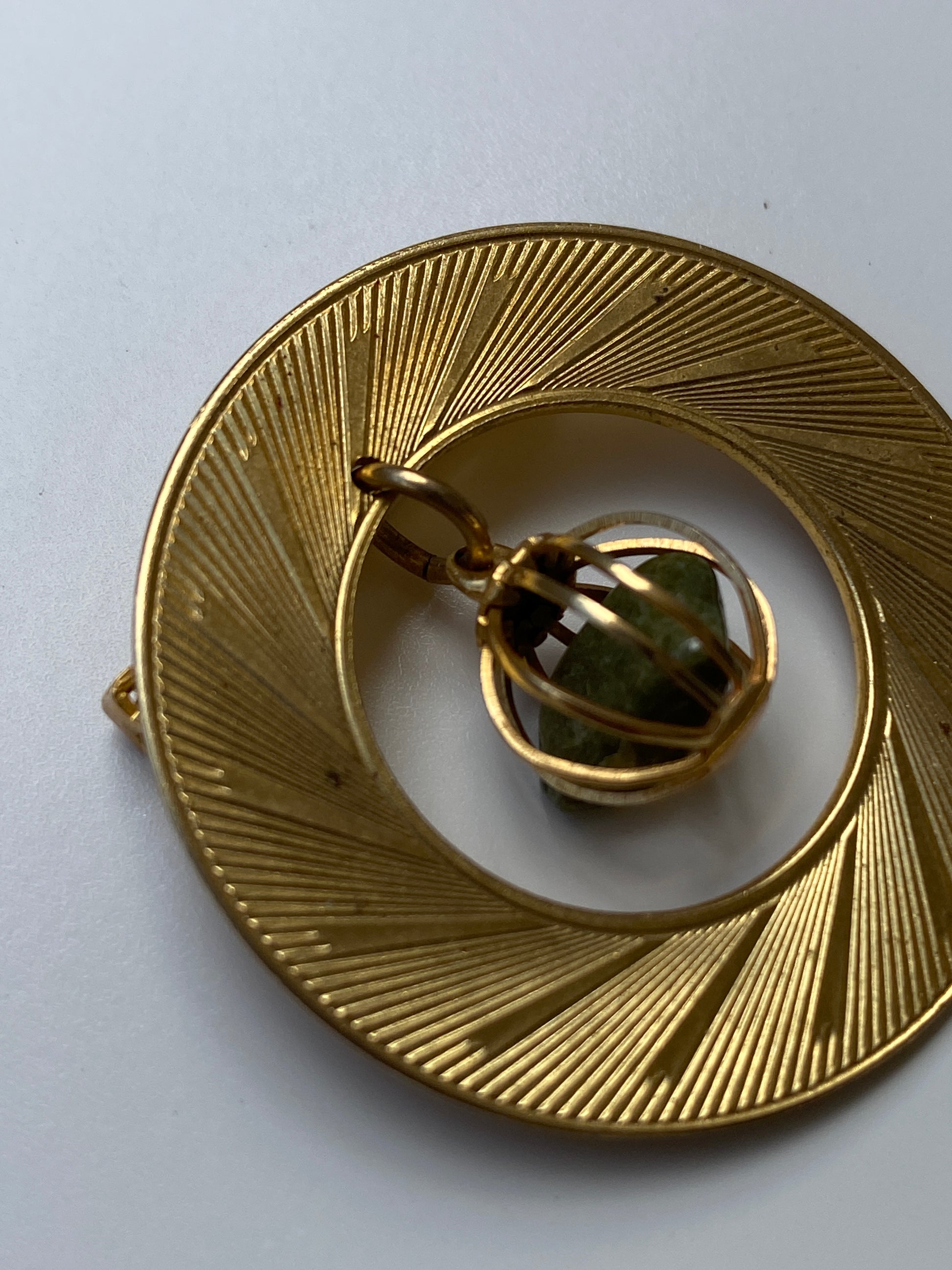 Vintage Gold Tone Geometric Brooch with Wire Wrapped Green Stone – Modernist Statement Pin Vintage Gold Tone Geometric Brooch with Wire Wrapped Green Stone – Modernist Statement Pin