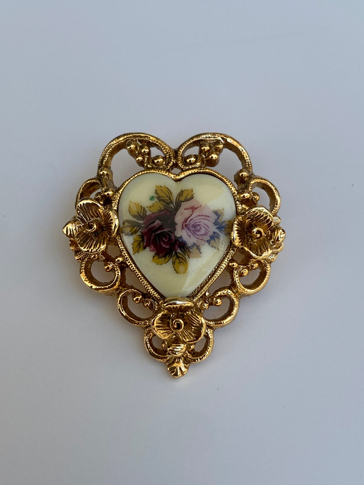 Vintage Gold Tone Filigree Heart Rose Cameo Brooch Romantic Floral Porcelain Style Pin Vintage Gold Tone Filigree Heart Rose Cameo Brooch Romantic Floral Porcelain Style Pin