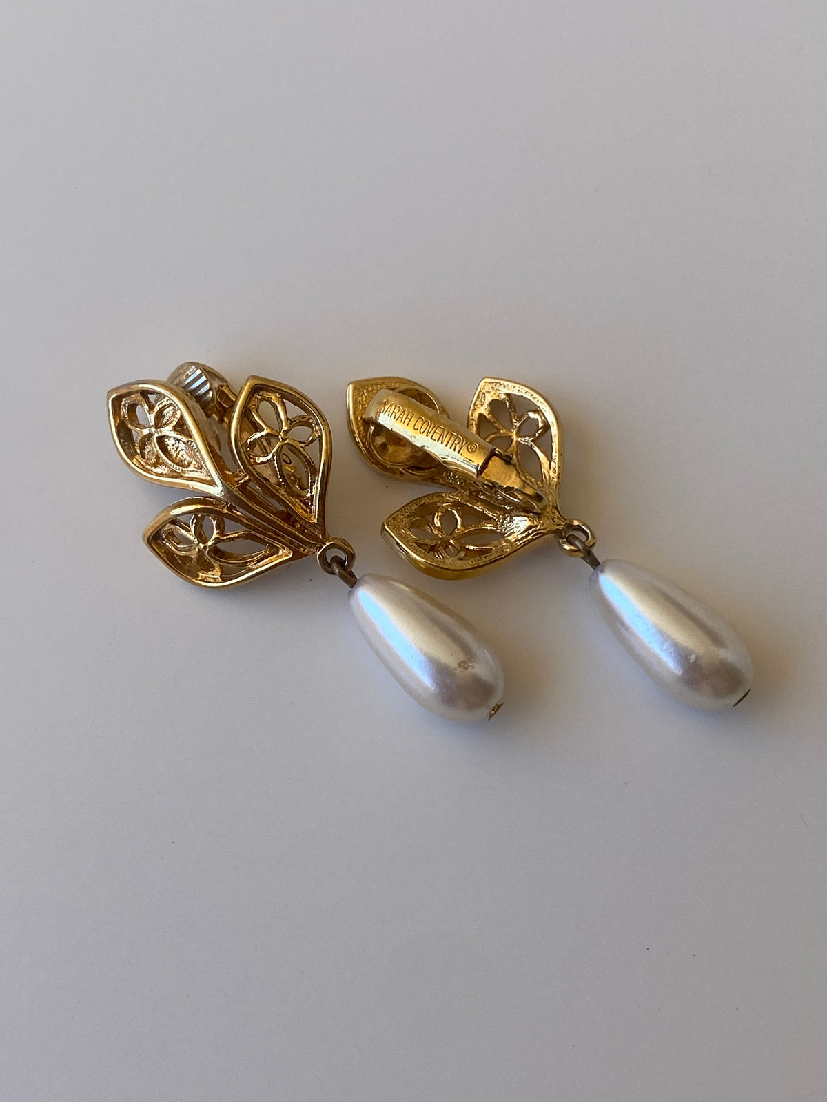 Vintage Sarah Coventry Faux Pearl Drop Clip-On Earrings Gold Tone Floral Filigree Vintage Sarah Coventry Faux Pearl Drop Clip-On Earrings Gold Tone Floral Filigree