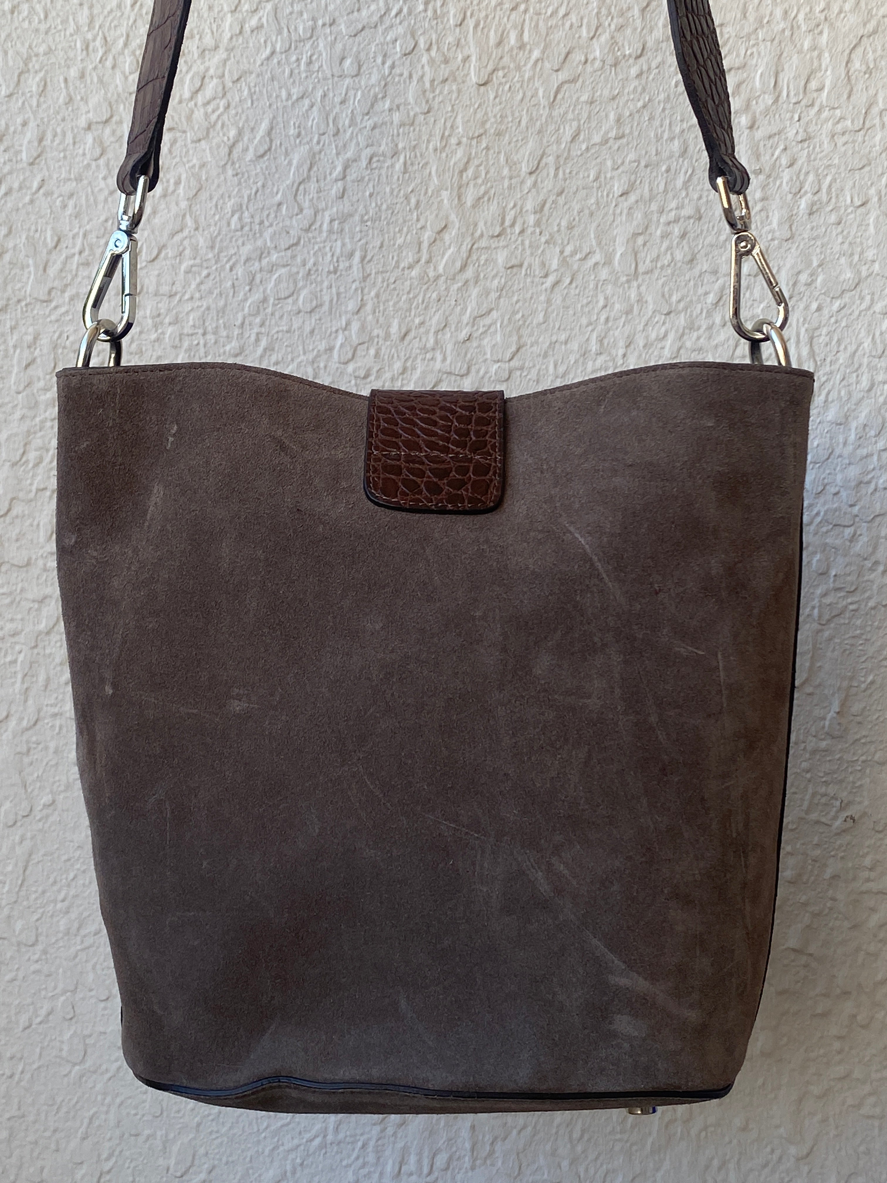Gorgeous Claudia Firenze Taupe Suede & Brown Leather Bucket Purse Shoulder Bag