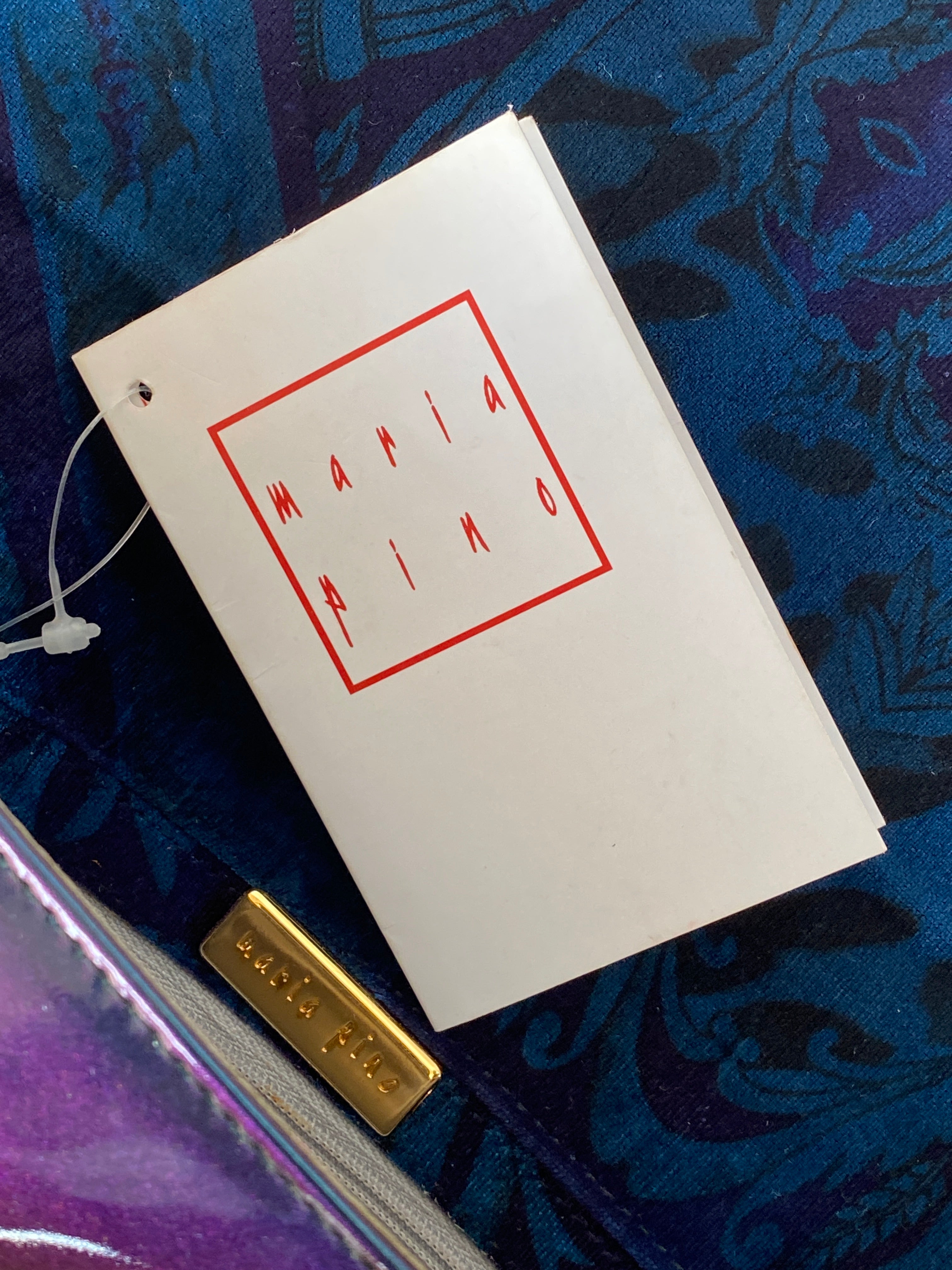 حقيبة كلاتش أنيقة من الجلد اللامع من NWT Maria Pino