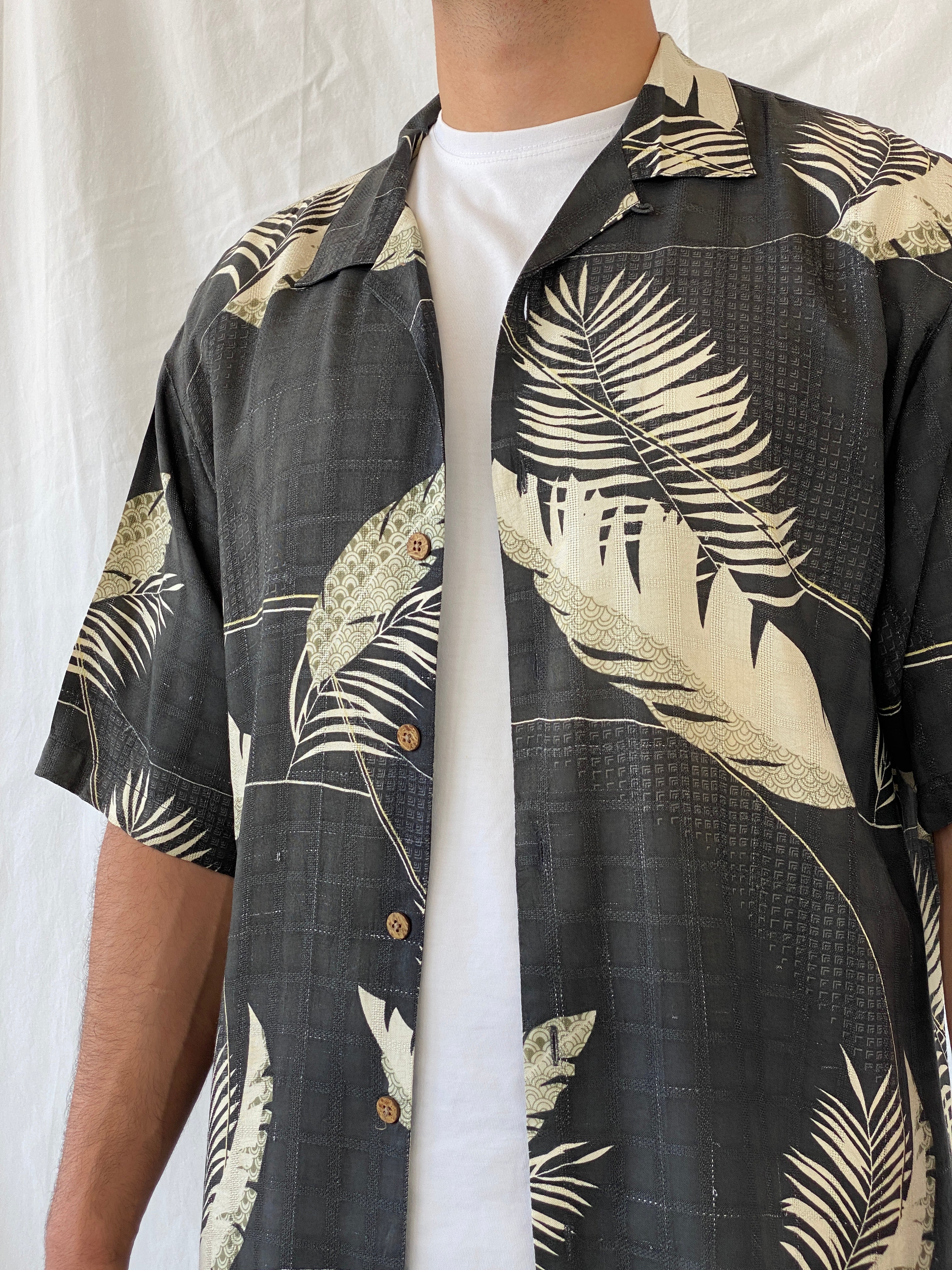 Vintage Tommy Bahama Hawaiian Print Silk Men’s Short Sleeve Black Shirt - L